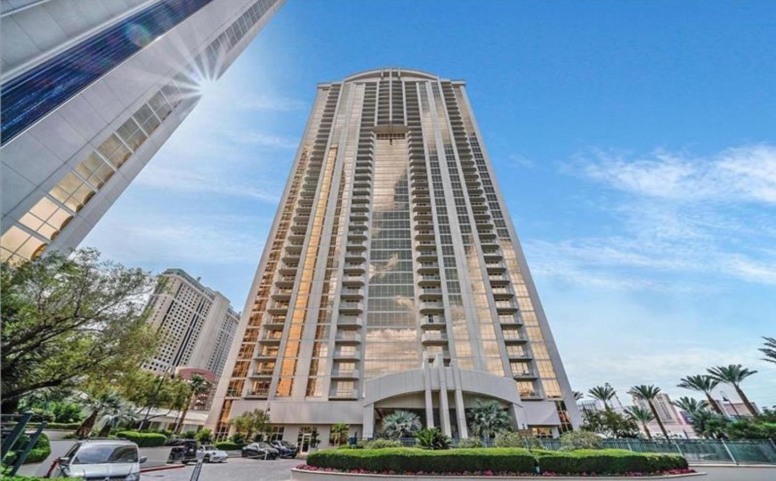LUXE 702 MGM Signature with Balcony photo 43