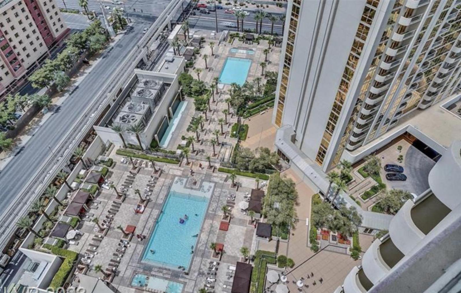 LUXE 702 MGM Signature with Balcony photo 55