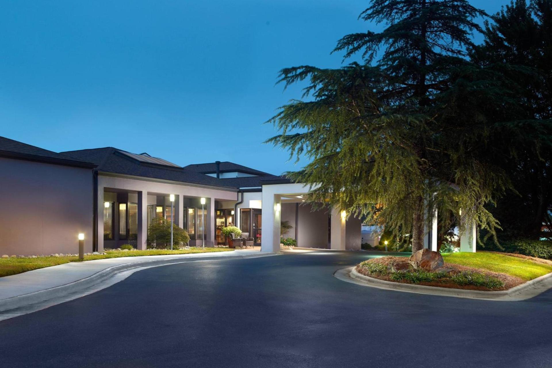 Courtyard by Marriott Raleigh Midtown photo 1