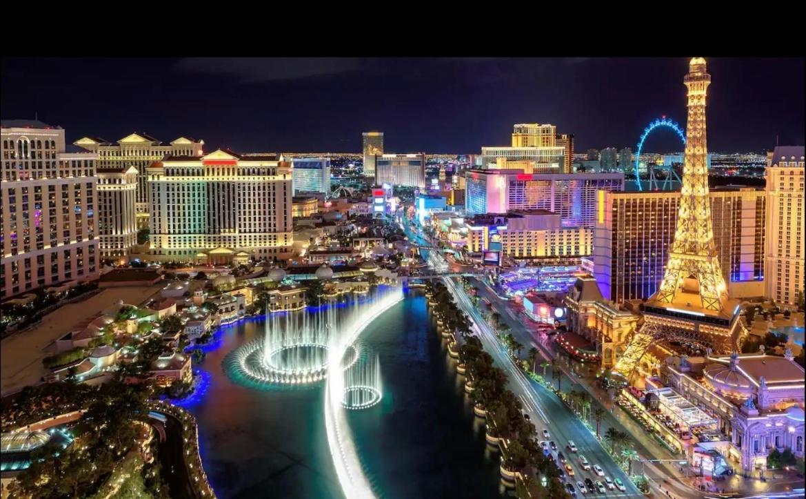LUXE 702 MGM Signature with Balcony photo 53