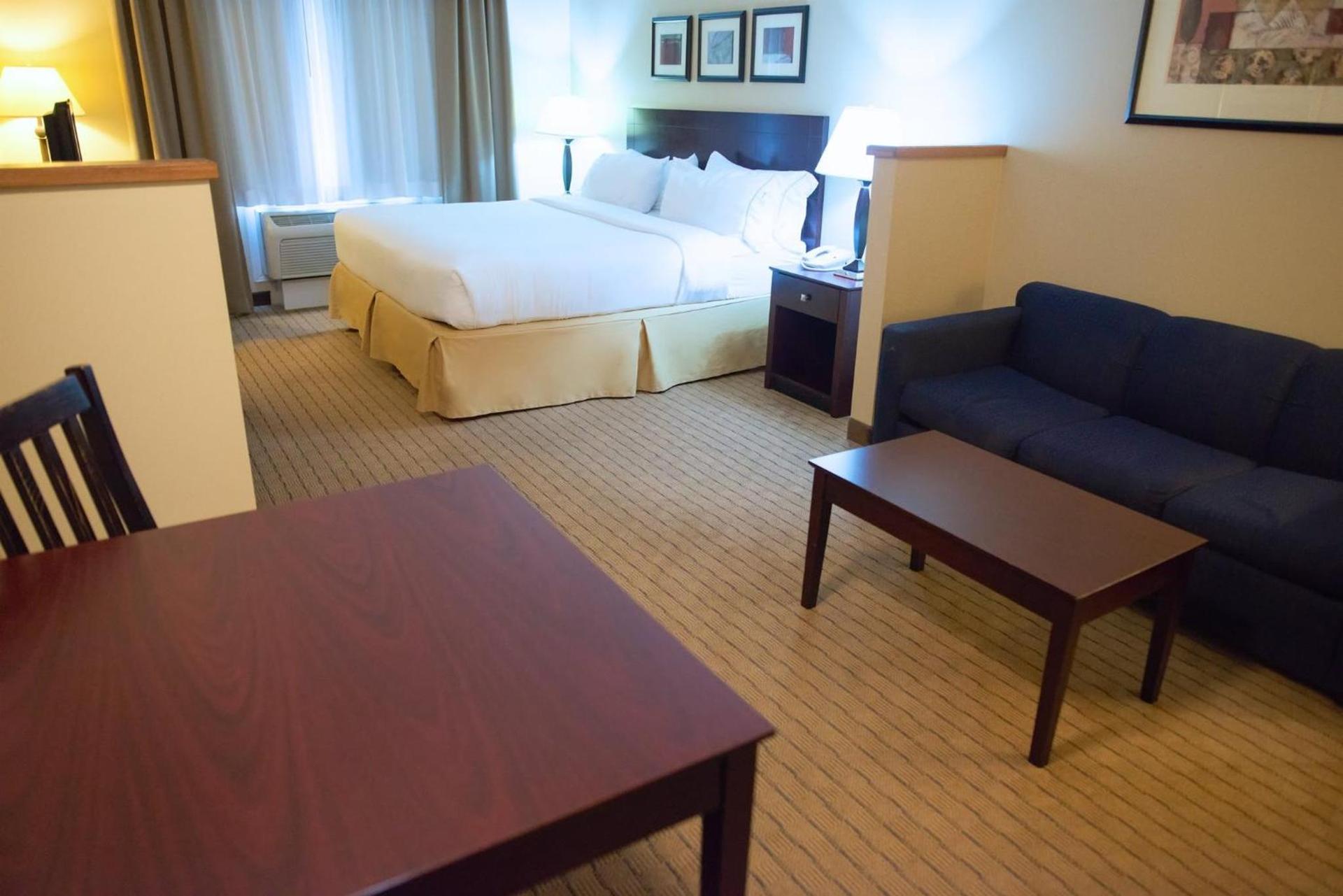 Holiday Inn Express Devils Lake by IHG photo 41