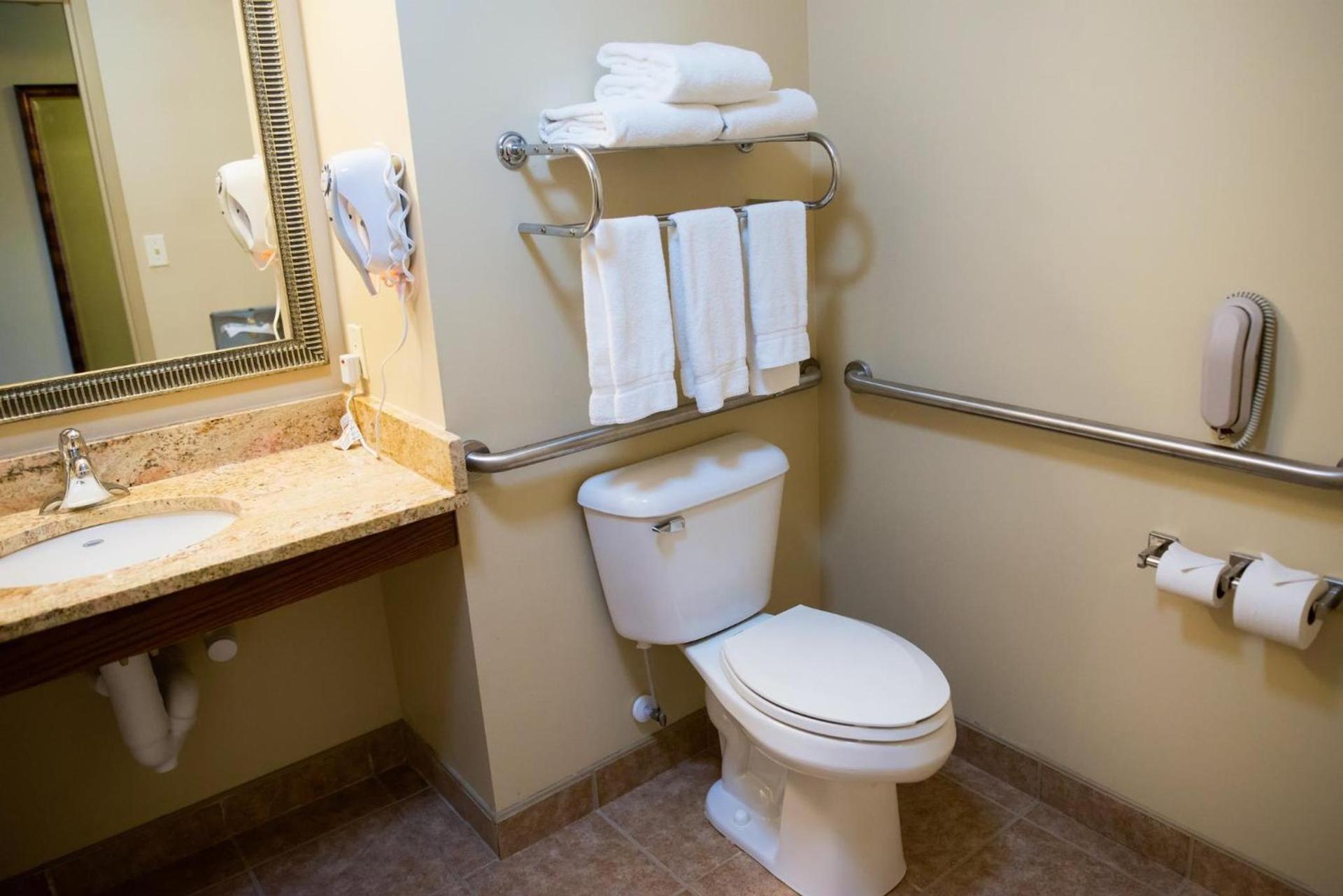 Holiday Inn Express Devils Lake by IHG photo 39