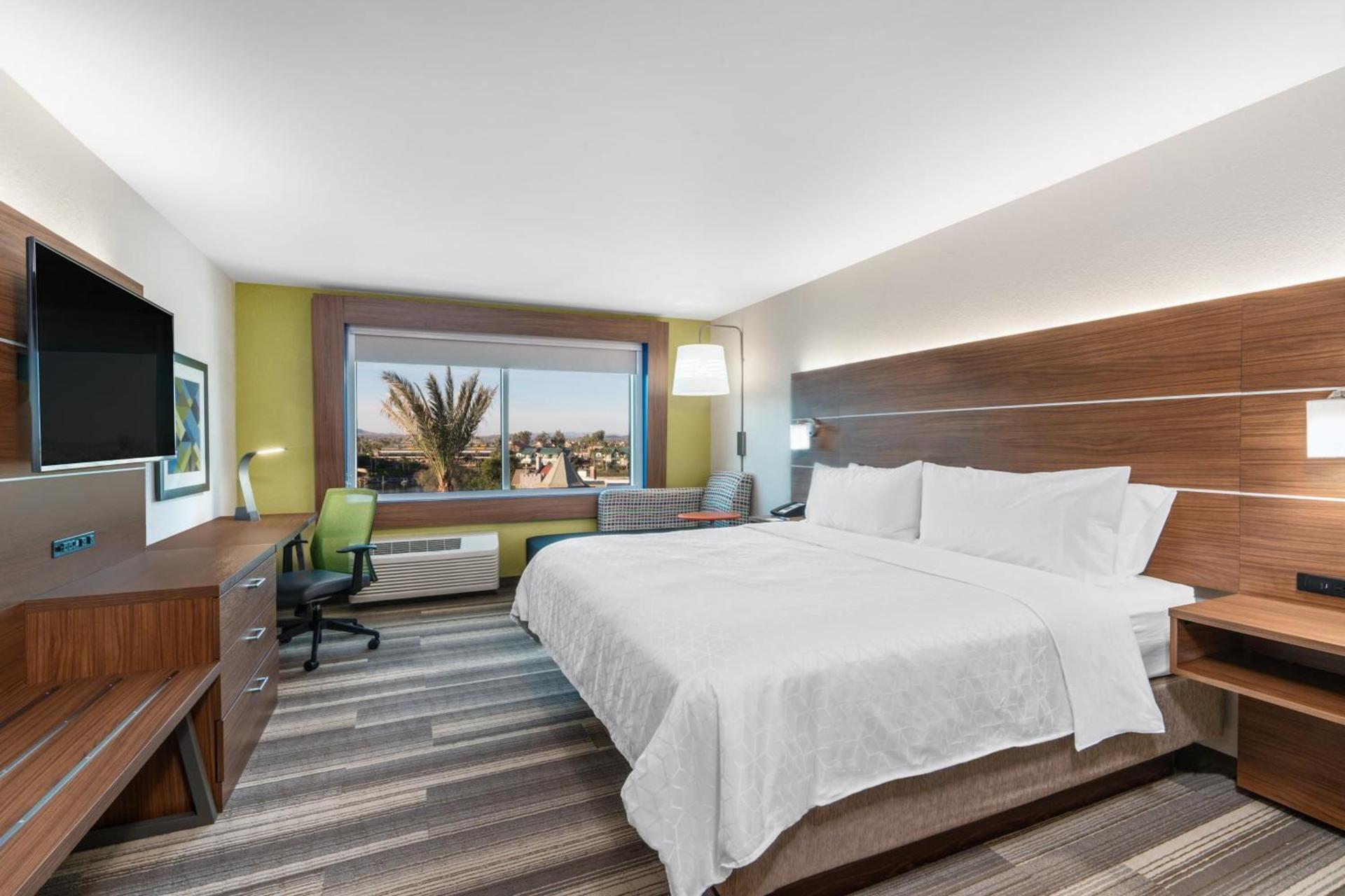 Holiday Inn Express & Suites Lake Havasu - London Bridge by IHG photo 55