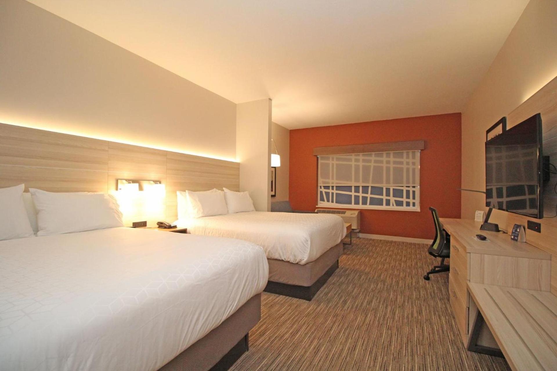 Holiday Inn Express & Suites Ocala by IHG photo 3