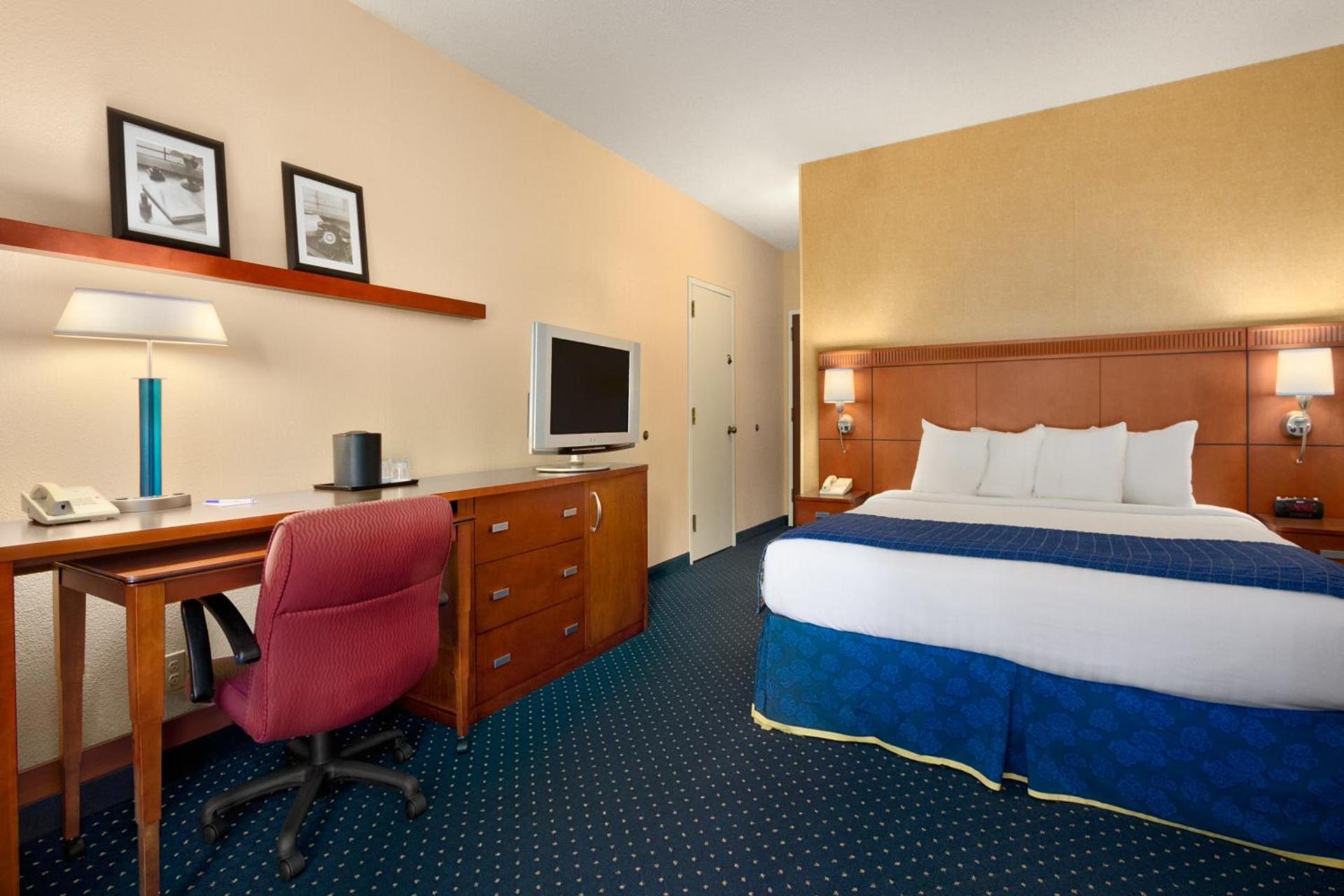 Baymont by Wyndham Columbia Northwest photo 19