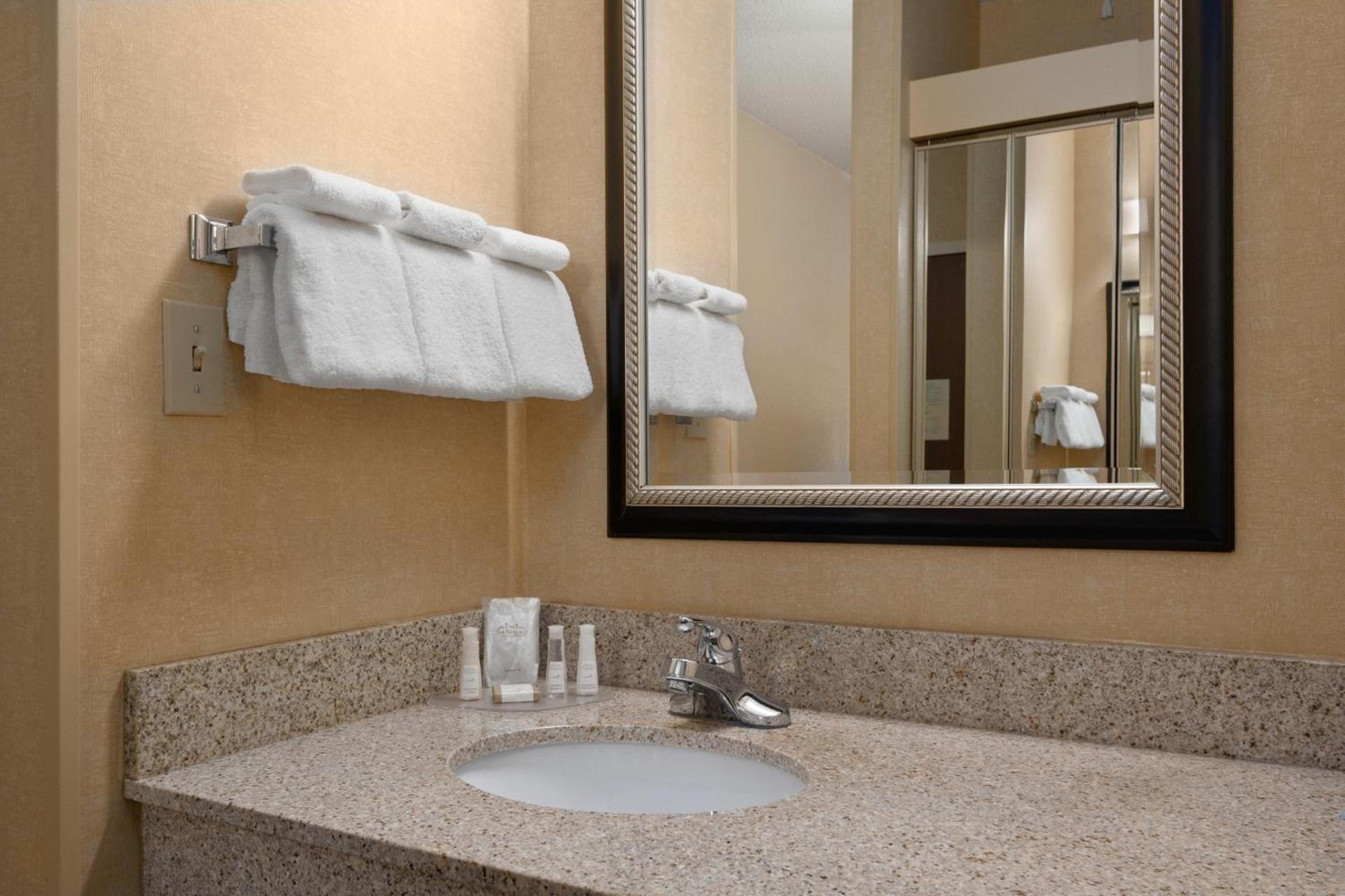 Baymont by Wyndham Columbia Northwest photo 29