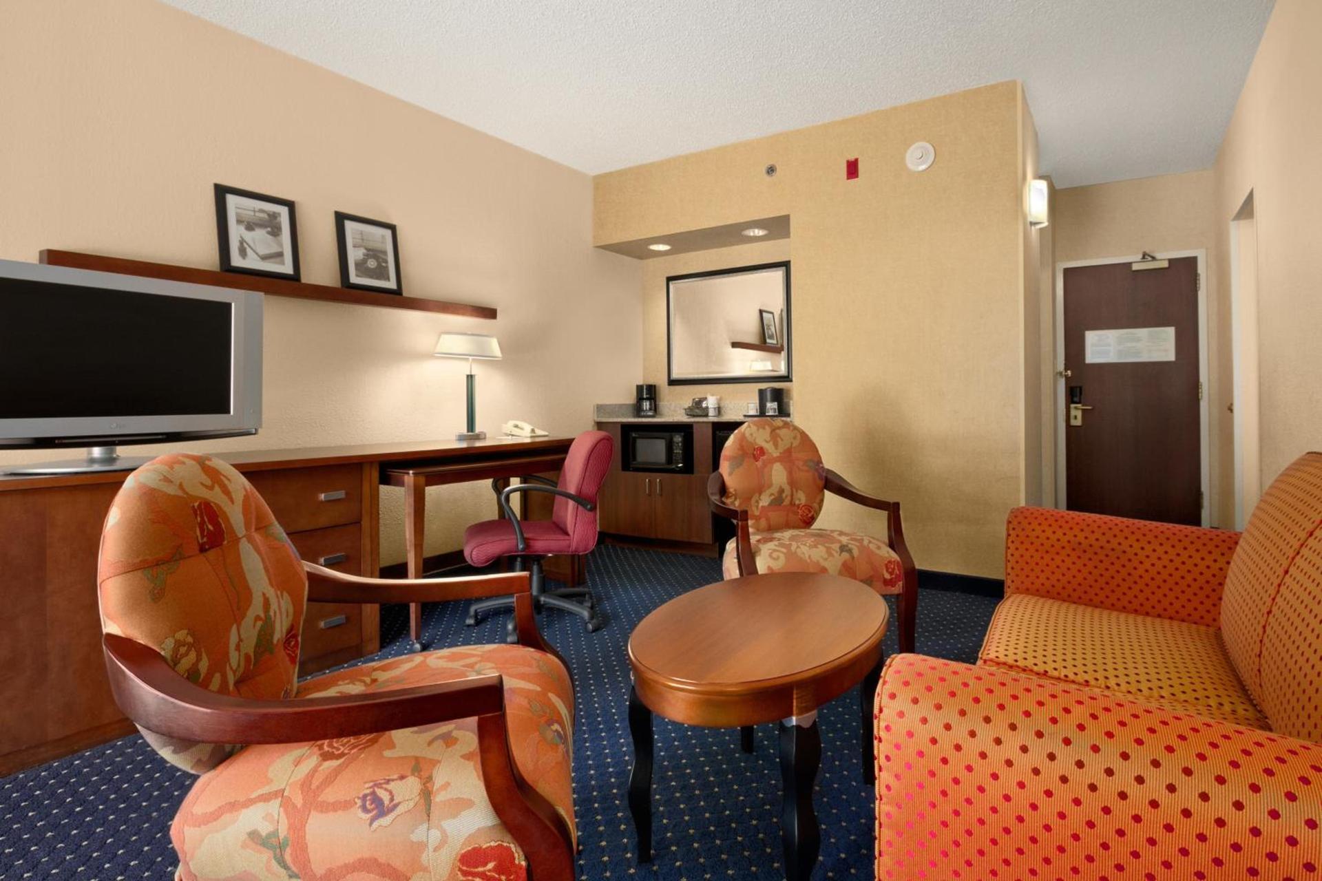 Baymont by Wyndham Columbia Northwest photo 14