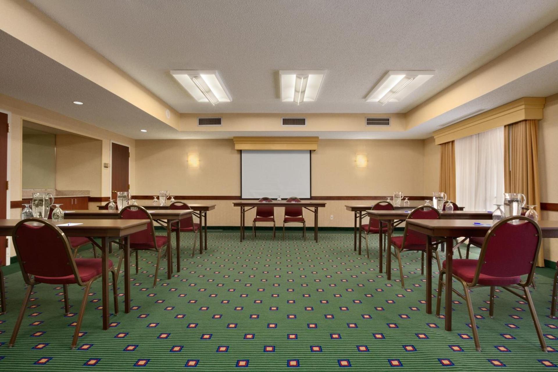 Baymont by Wyndham Columbia Northwest photo 10