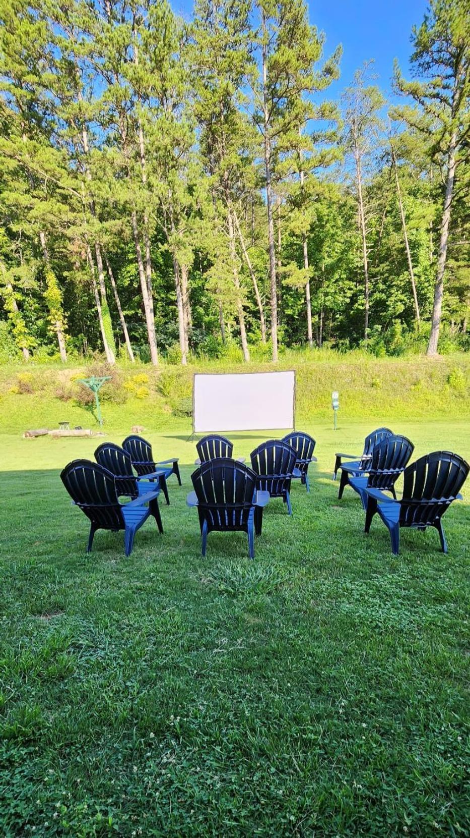 Blue Sky Inn- Complimentary Happy Hour Th-Sun, Veteran owned, Full Breakfast, Best green space, 1 mile from Blue Ridge, Fire Pit photo 5