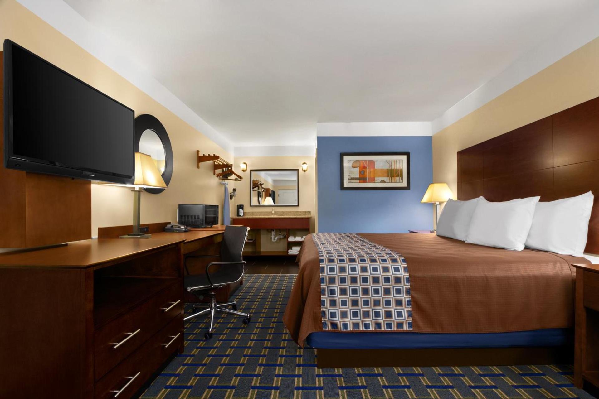 Days Inn by Wyndham Fultondale photo 12