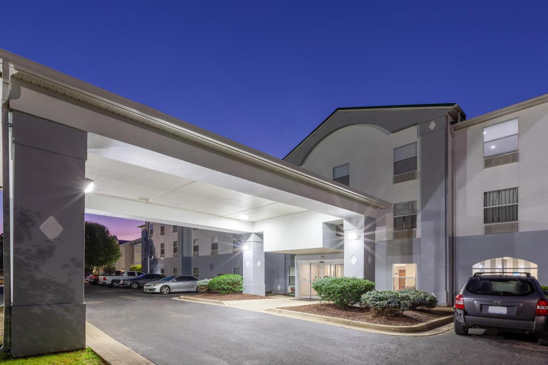 Baymont by Wyndham La Grange KY Southeast photo 6