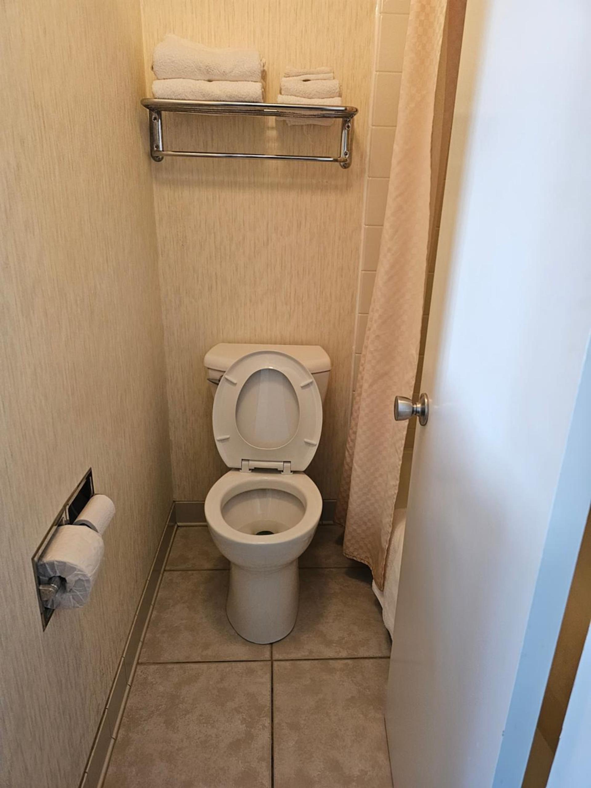 Travelodge by Wyndham Mackinaw City photo 48