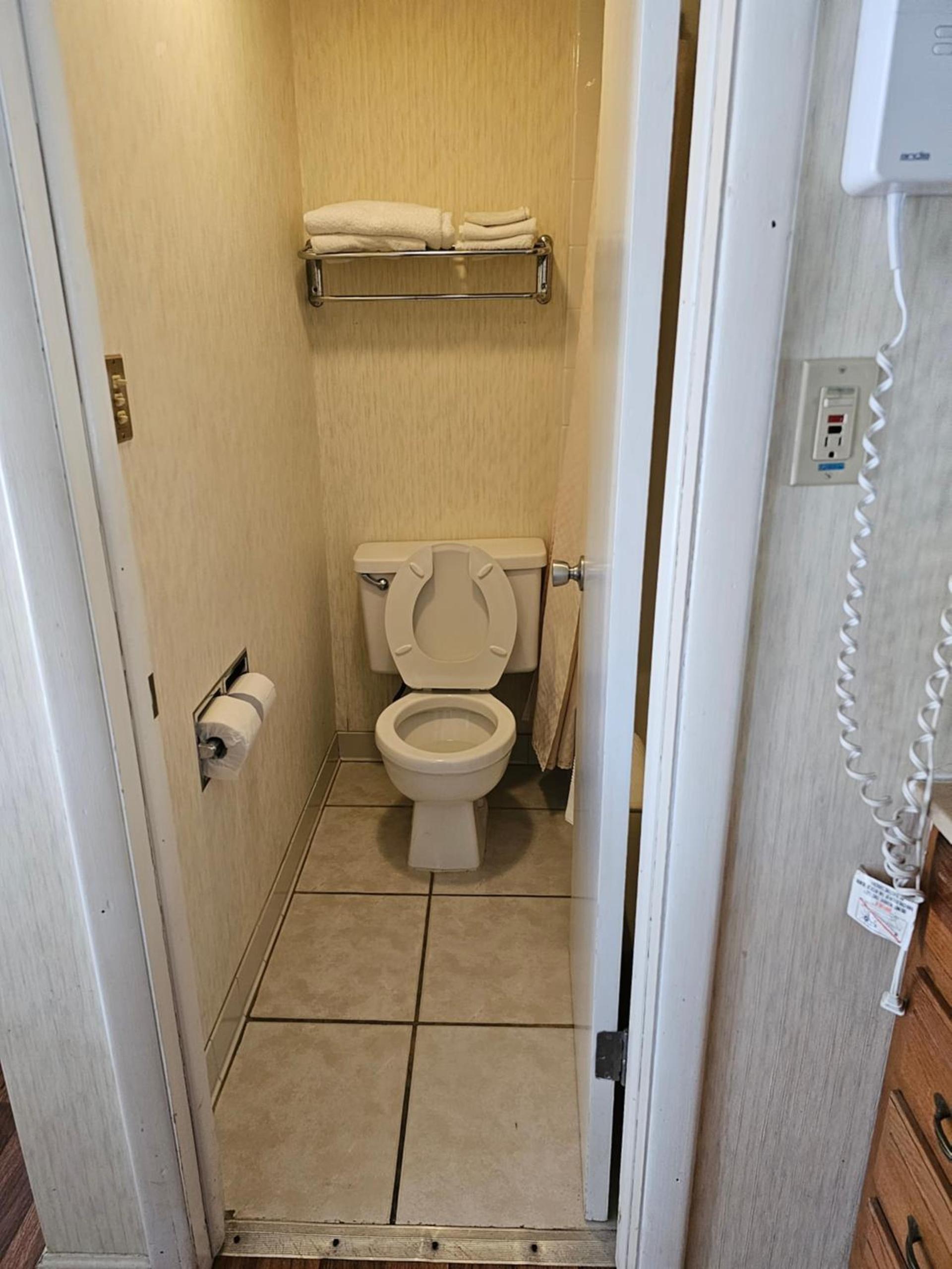Travelodge by Wyndham Mackinaw City photo 34