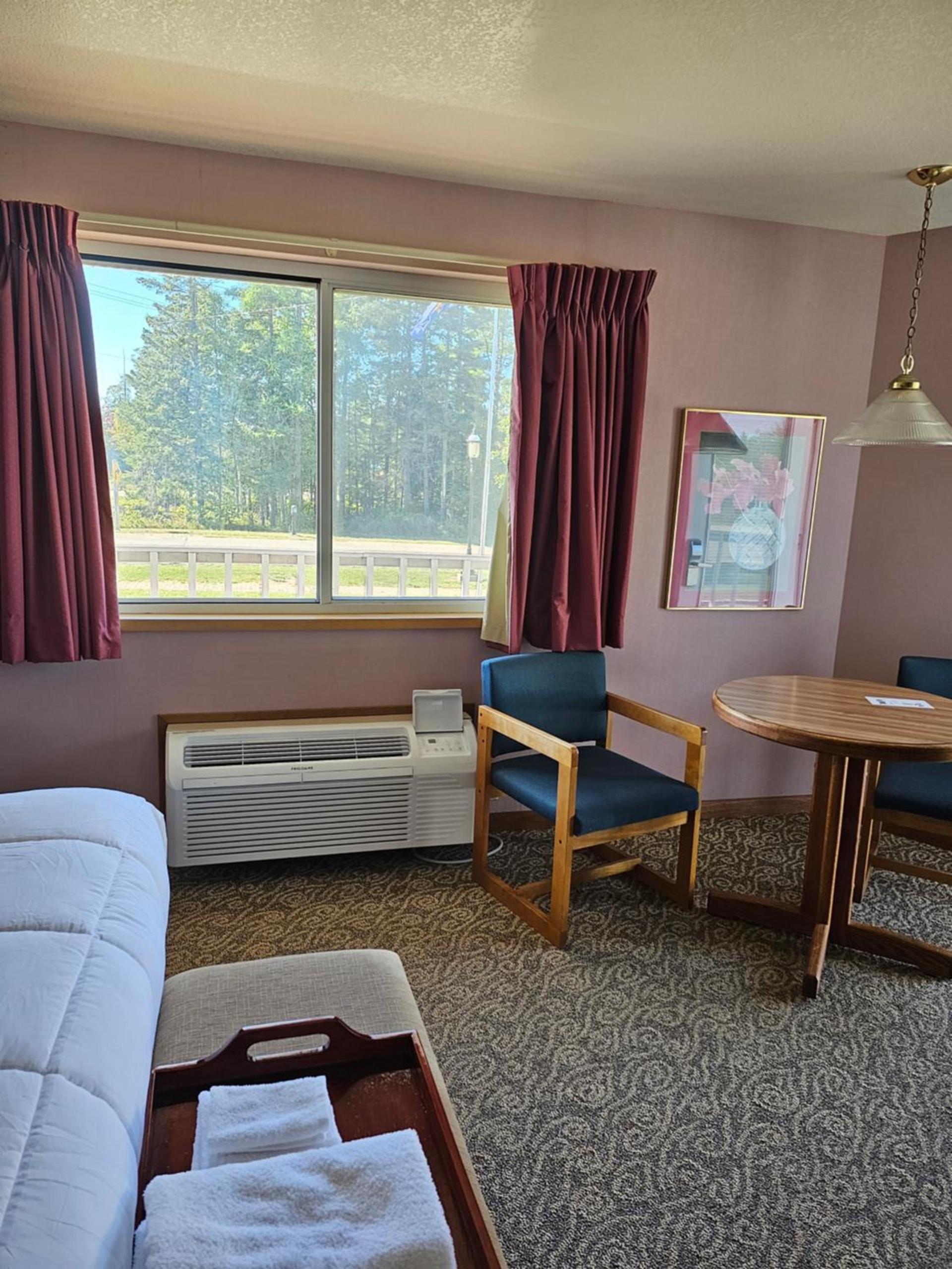 Travelodge by Wyndham Mackinaw City photo 40