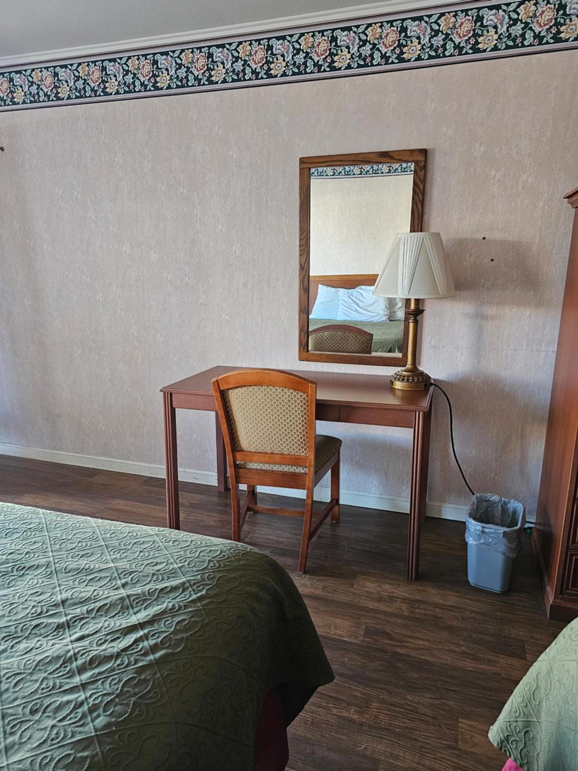 Travelodge by Wyndham Mackinaw City photo 39