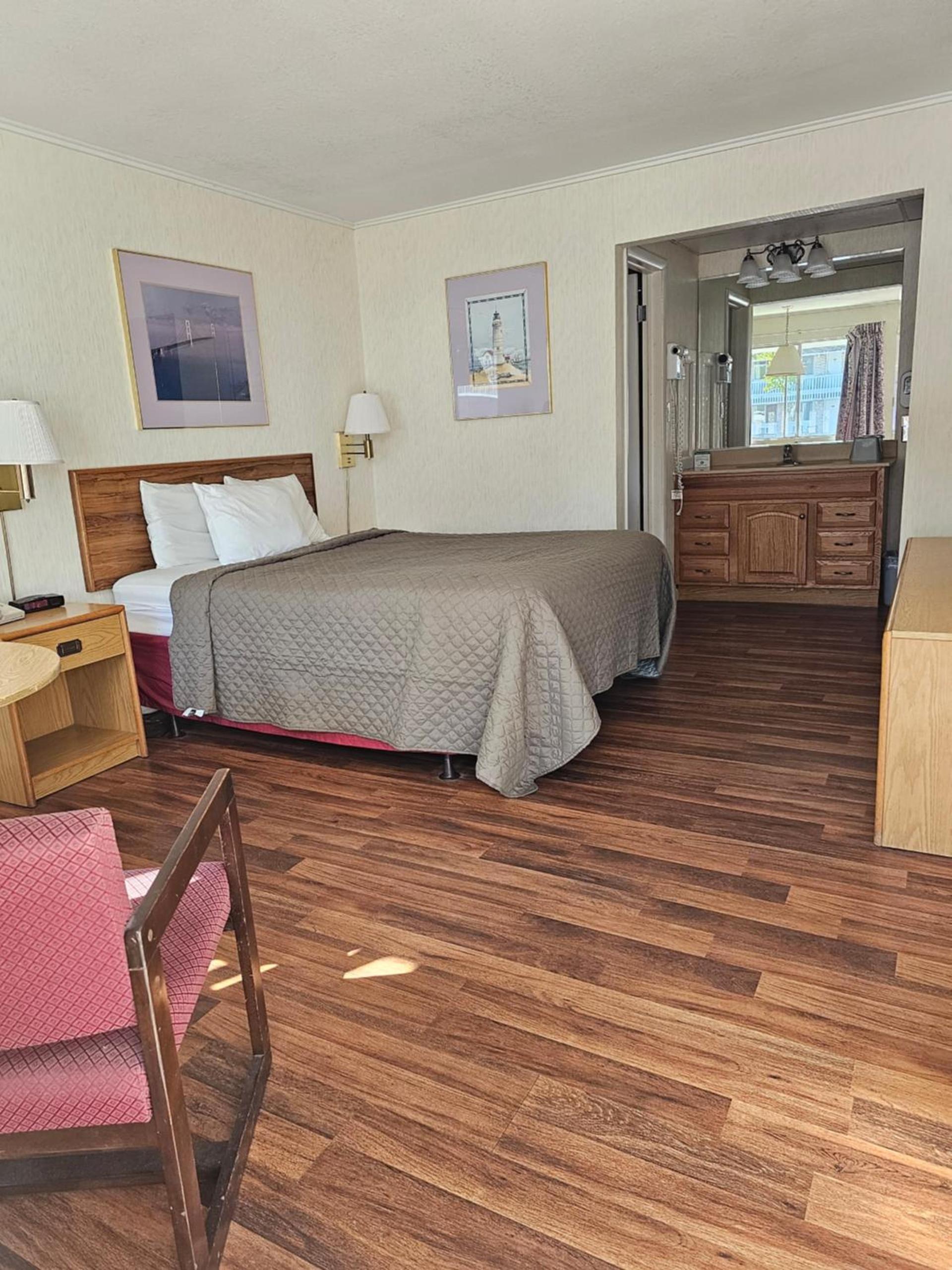 Travelodge by Wyndham Mackinaw City photo 49