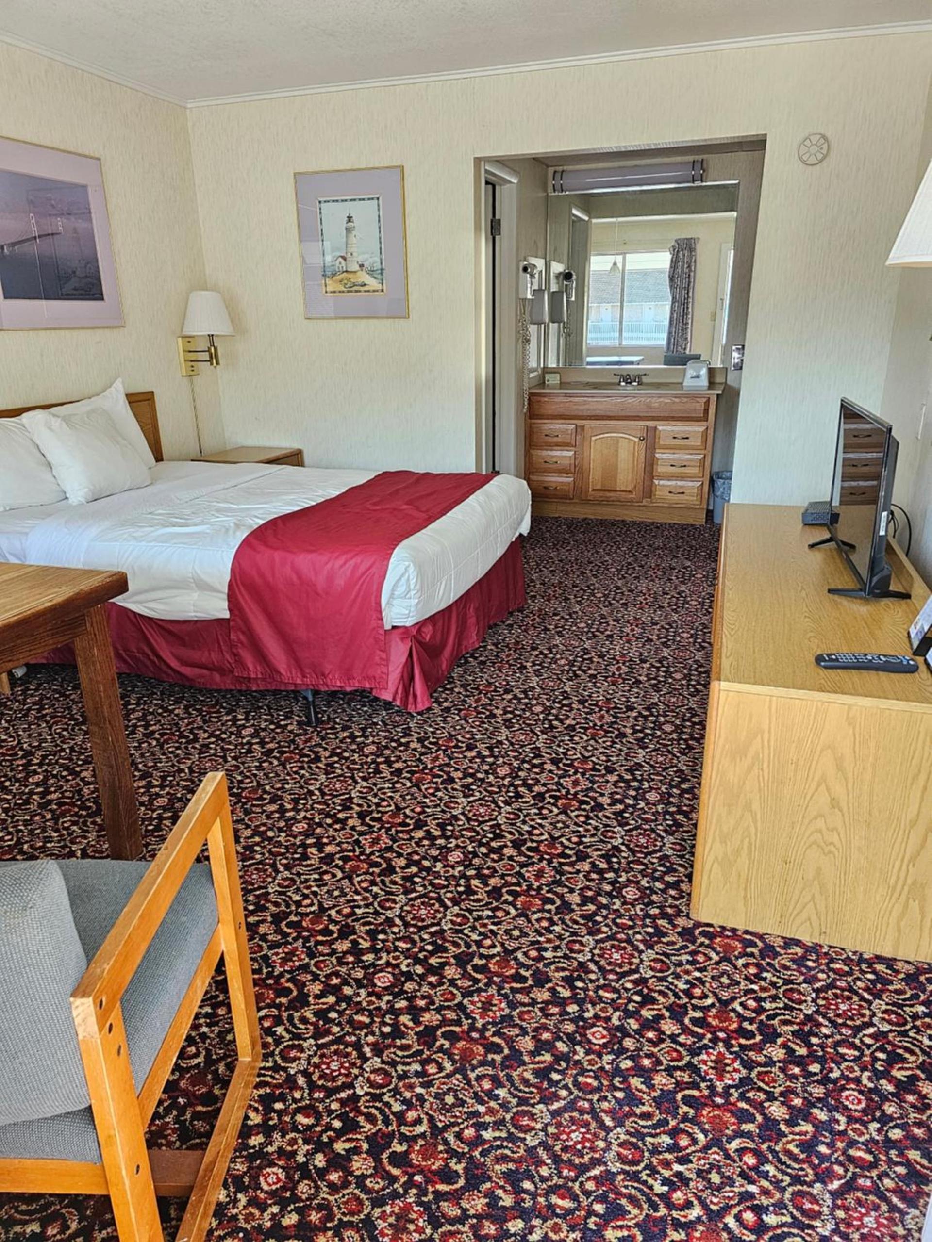 Travelodge by Wyndham Mackinaw City photo 55