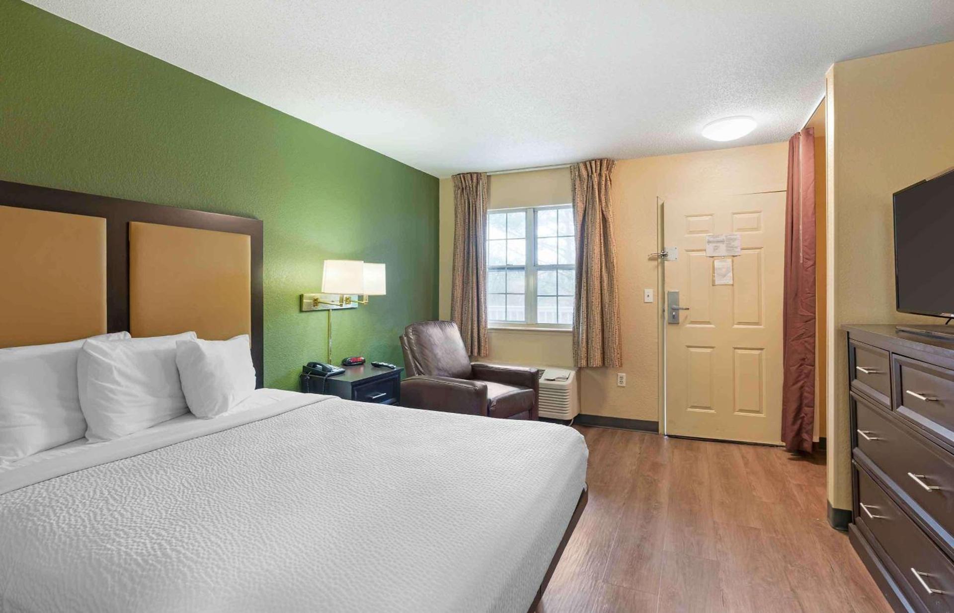 Extended Stay America Select Suites - Newport News - Oyster Point photo 9