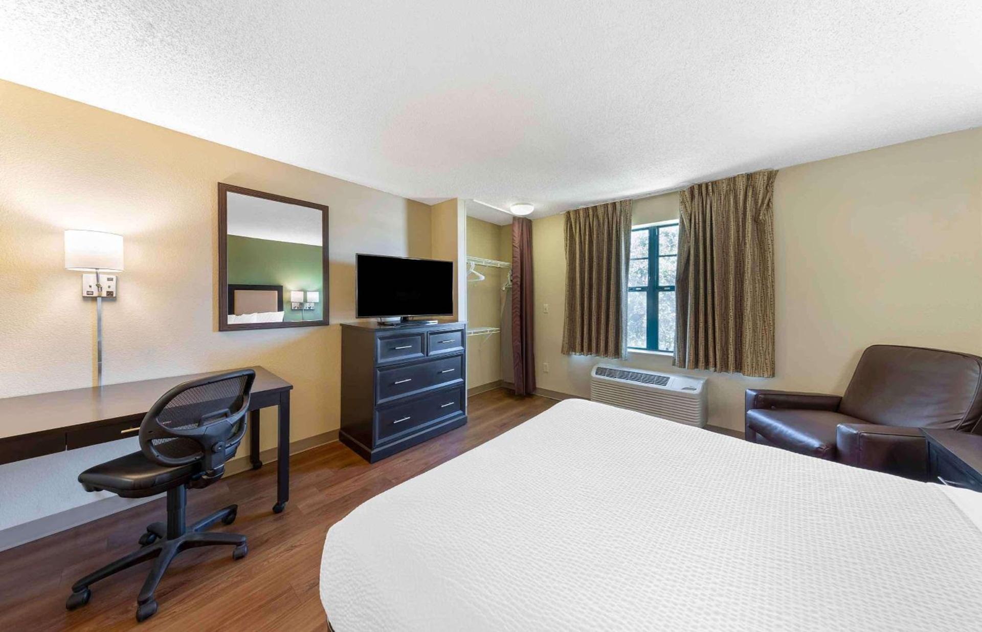 Sonesta Simply Suites Lansing photo 16
