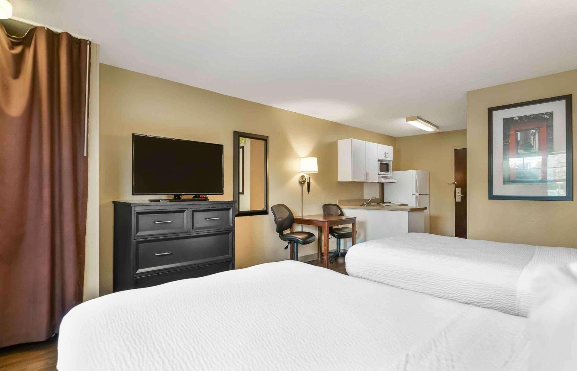 Sonesta Simply Suites Lansing photo 25