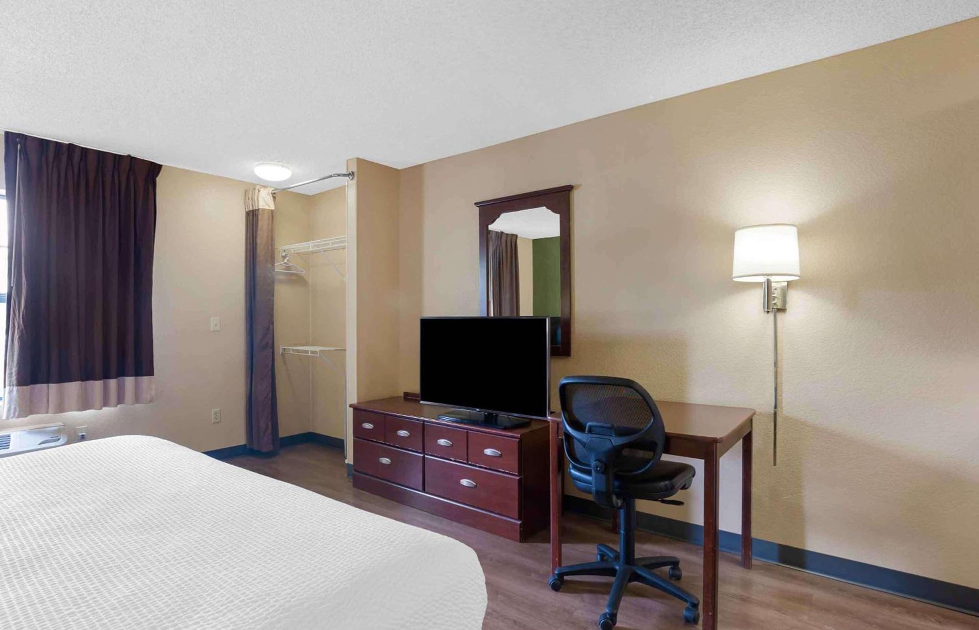 Sonesta Simply Suites Lansing photo 32