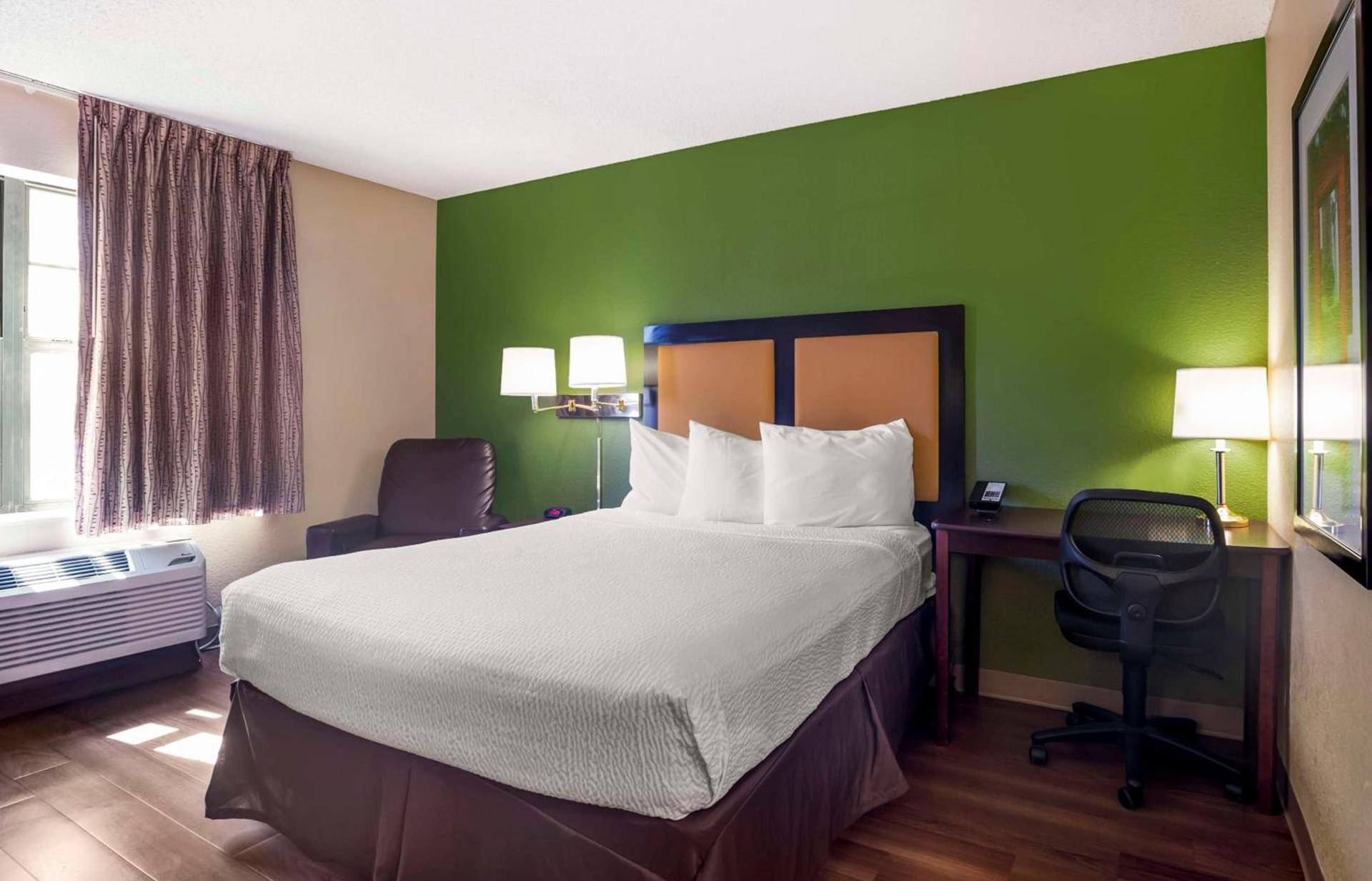 Extended Stay America Suites - San Diego - Mission Valley - Stadium photo 2