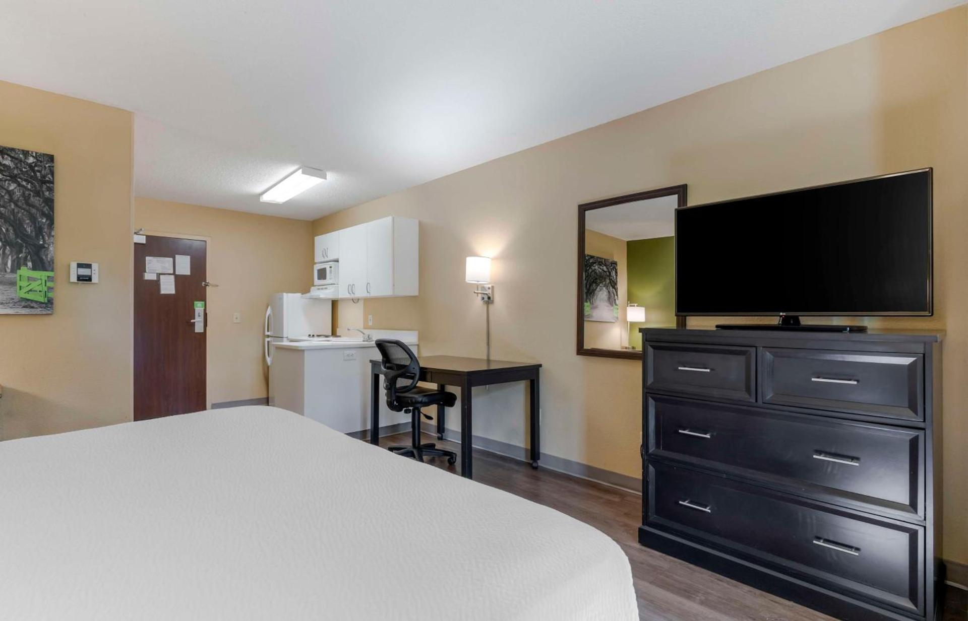 Extended Stay America Suites - San Diego - Mission Valley - Stadium photo 16