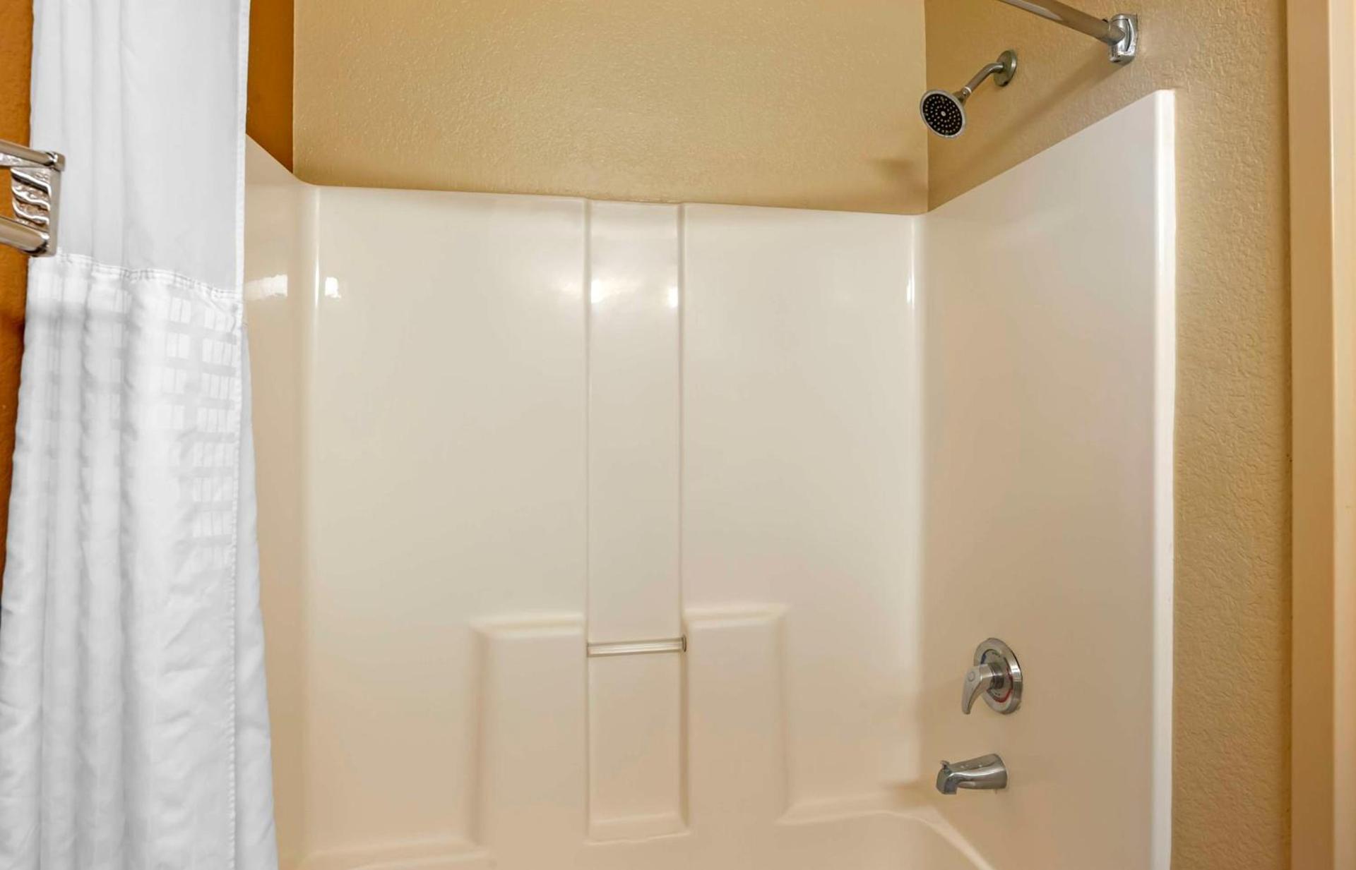 Extended Stay America Suites - San Diego - Mission Valley - Stadium photo 33