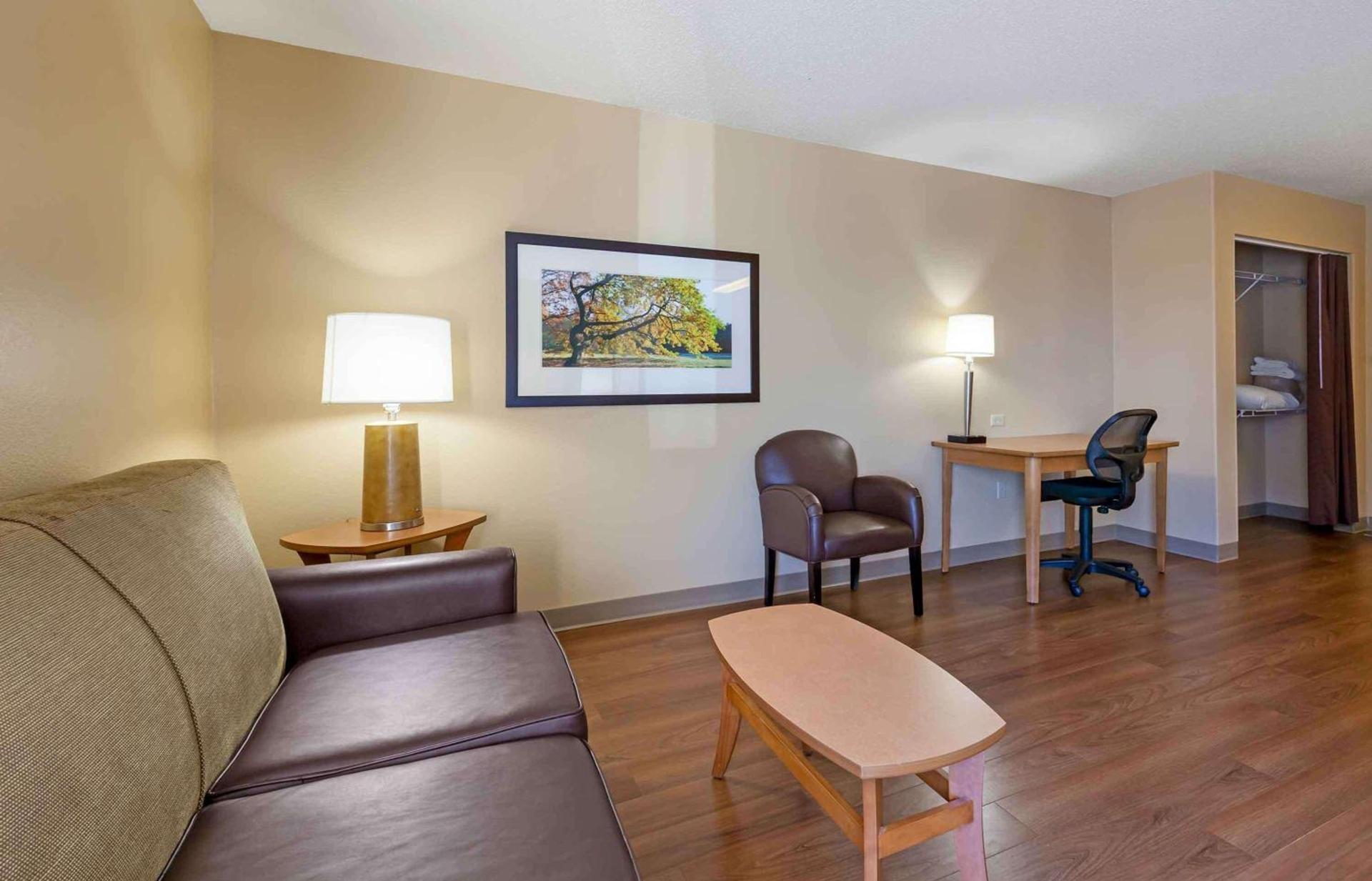 Extended Stay America Select Suites - Madison - Old Sauk Rd photo 10