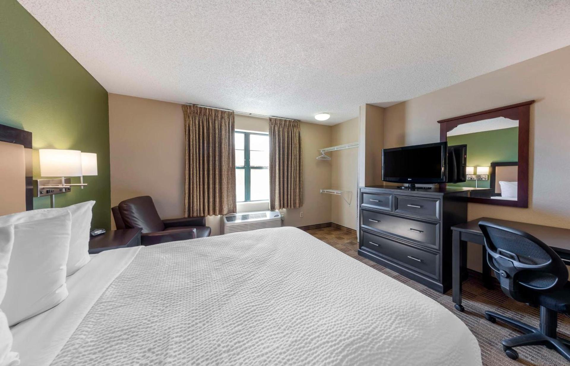 Extended Stay America Suites - Orange County - Katella Ave photo 9