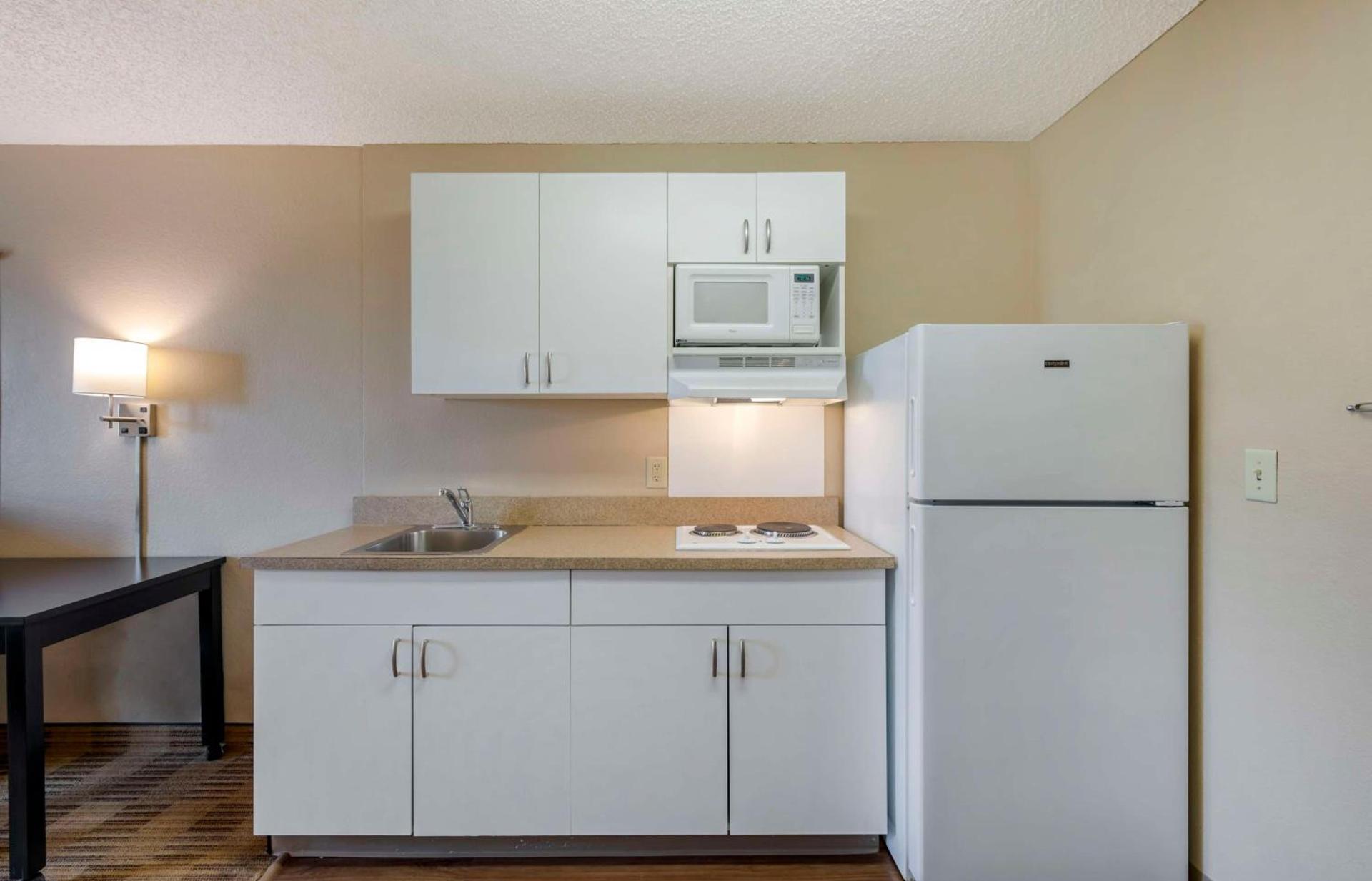 Extended Stay America Suites - Orange County - Katella Ave photo 15