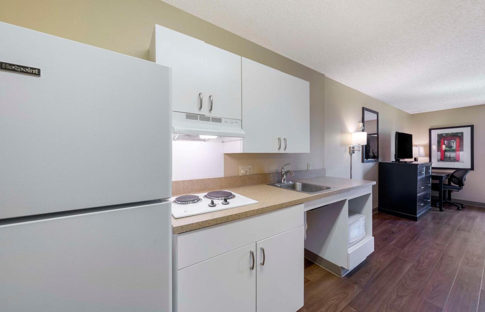 Extended Stay America Suites - Orange County - Katella Ave photo 16
