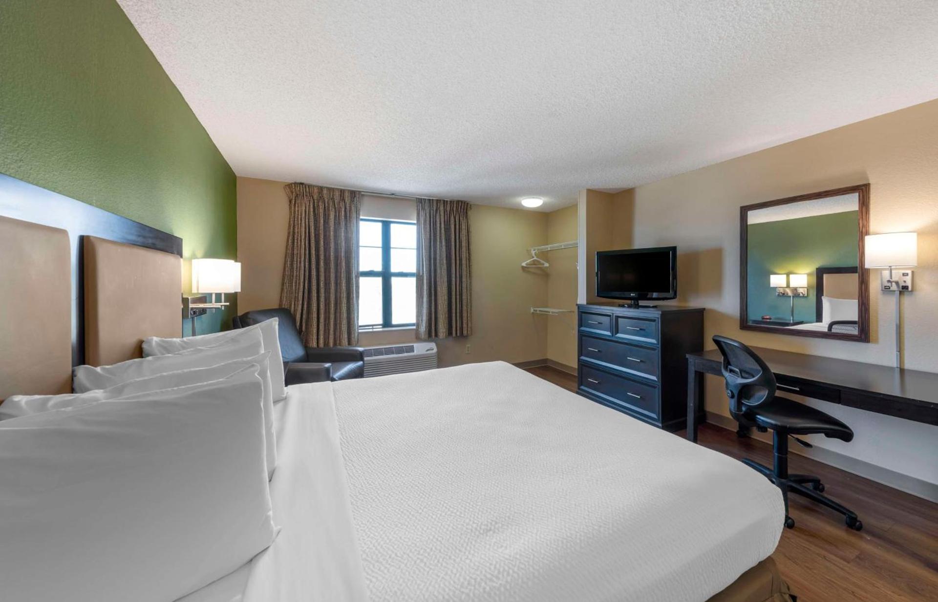 Extended Stay America Suites - Orange County - Katella Ave photo 17