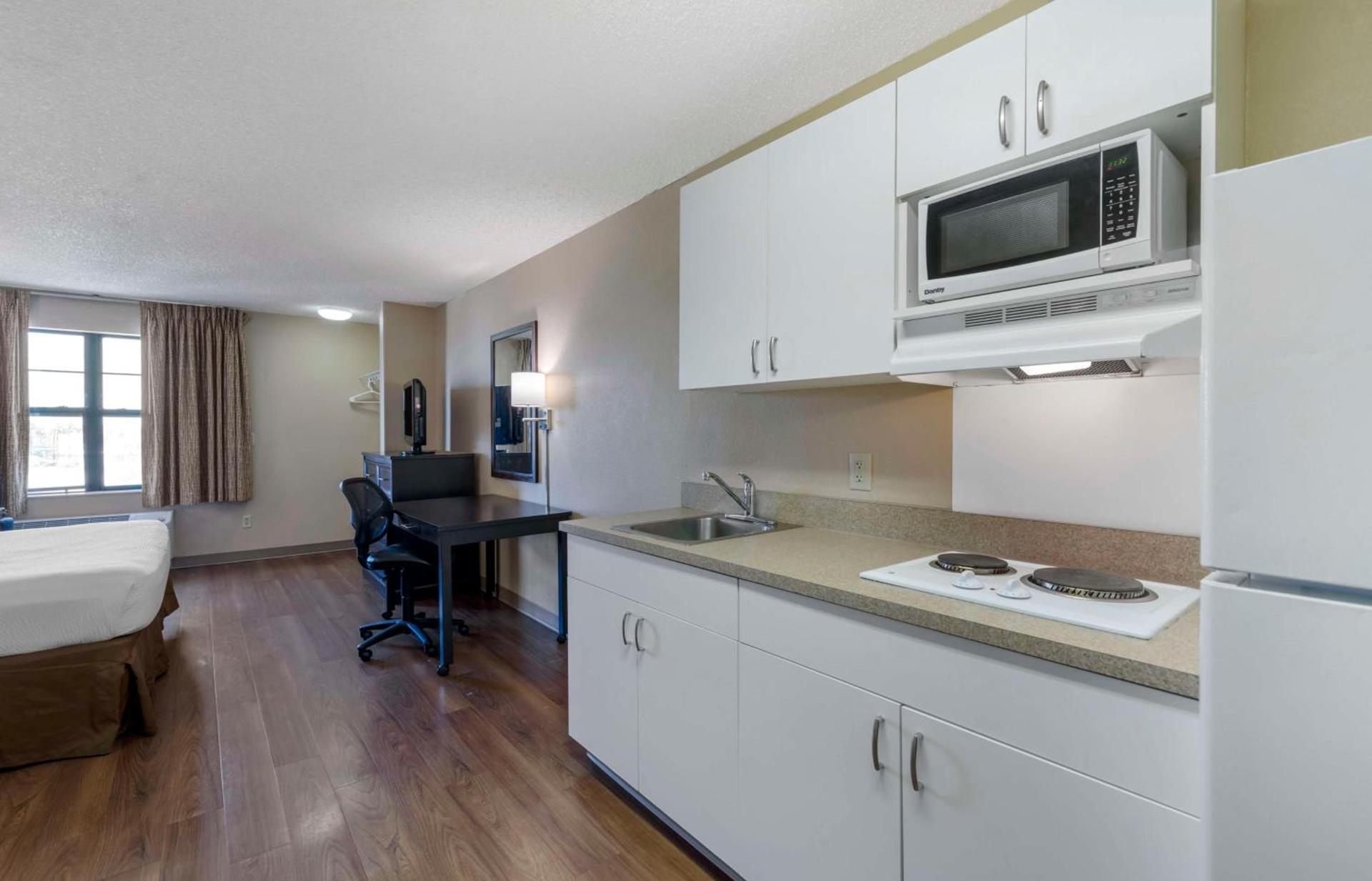 Extended Stay America Suites - Orange County - Katella Ave photo 20