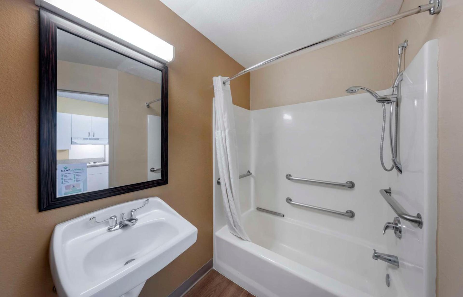 Extended Stay America Suites - Orange County - Katella Ave photo 38