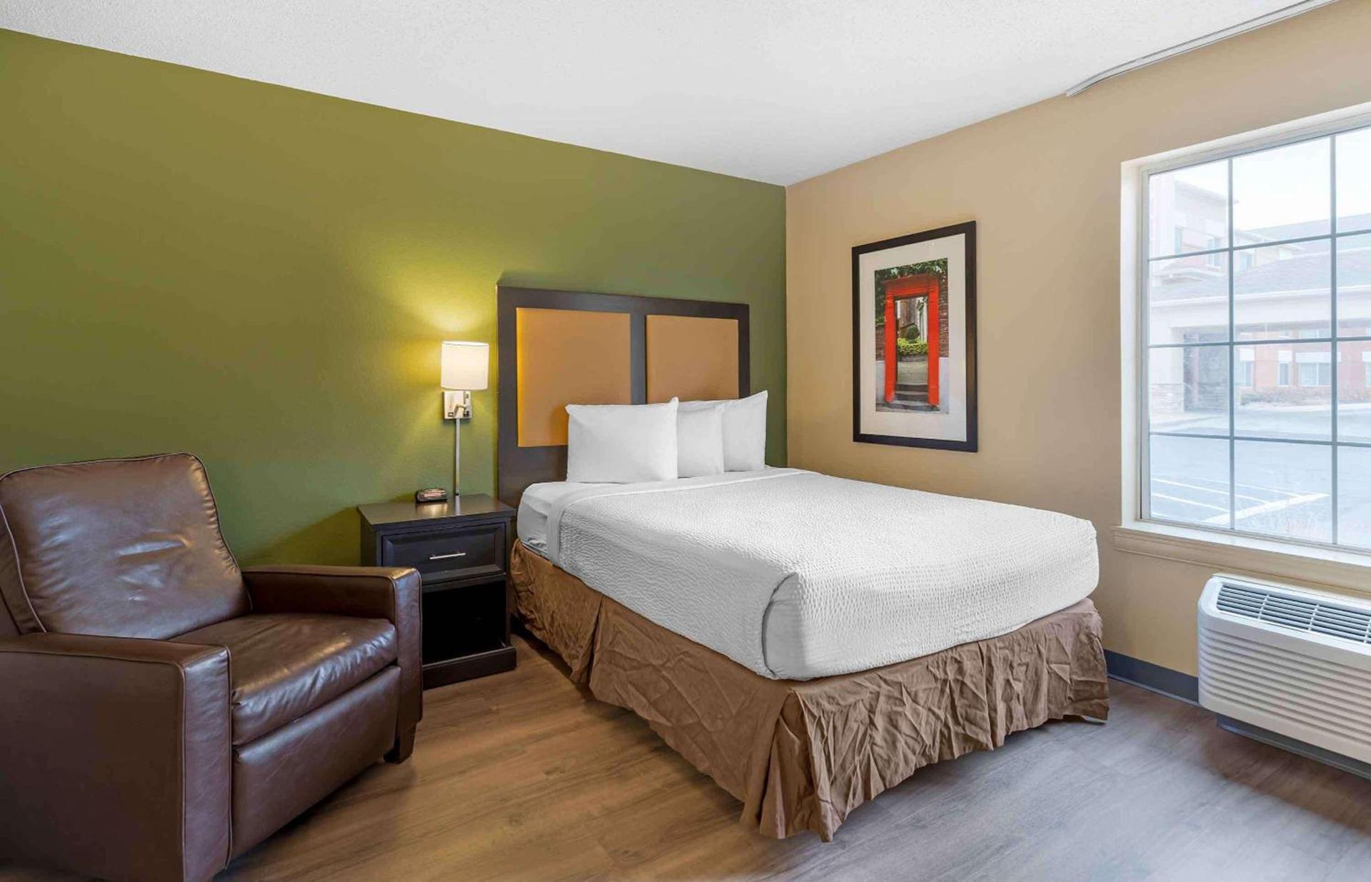 Extended Stay America Select Suites - St Louis - Airport - Central photo 9