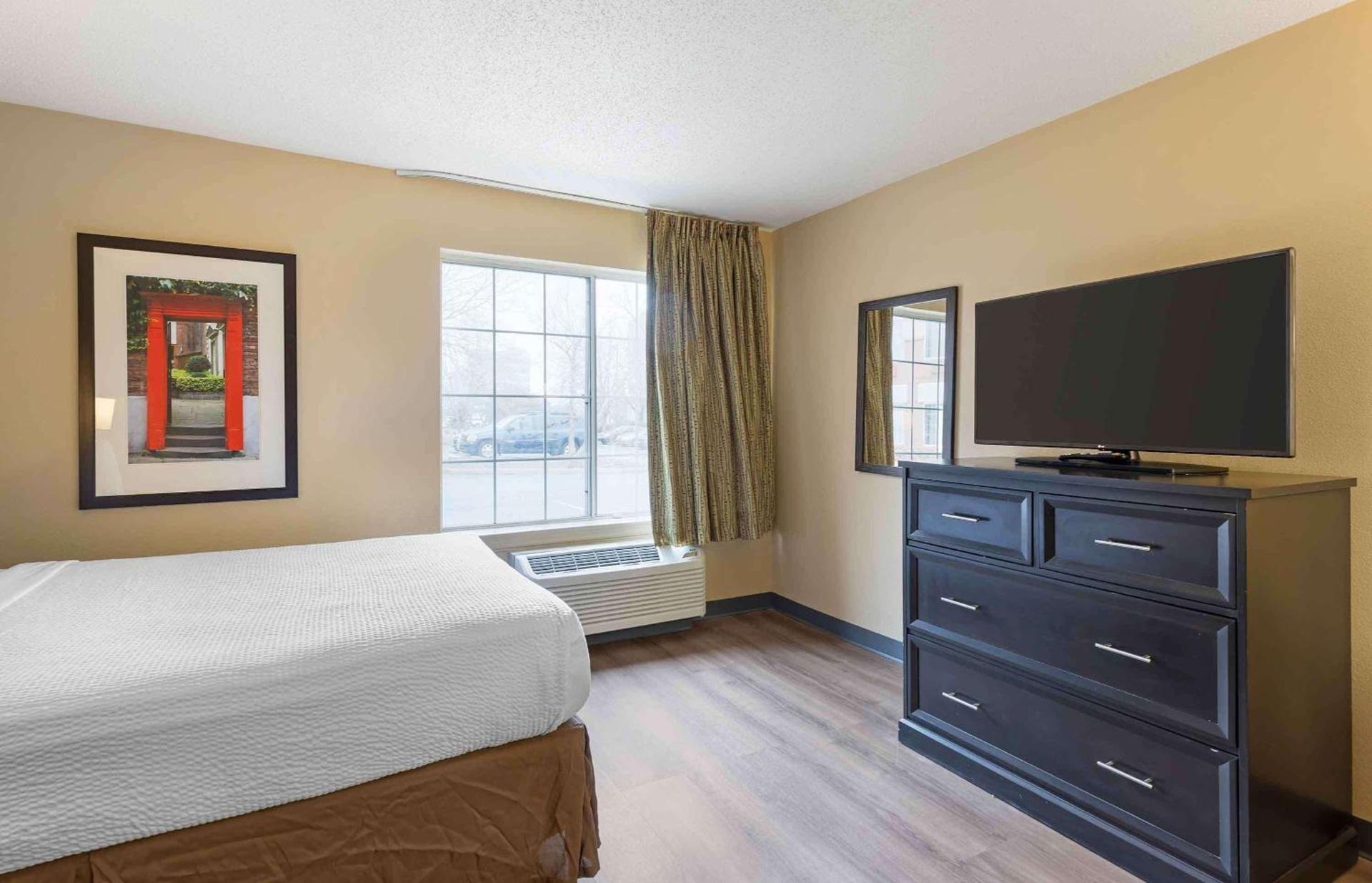Extended Stay America Select Suites - St Louis - Airport - Central photo 10
