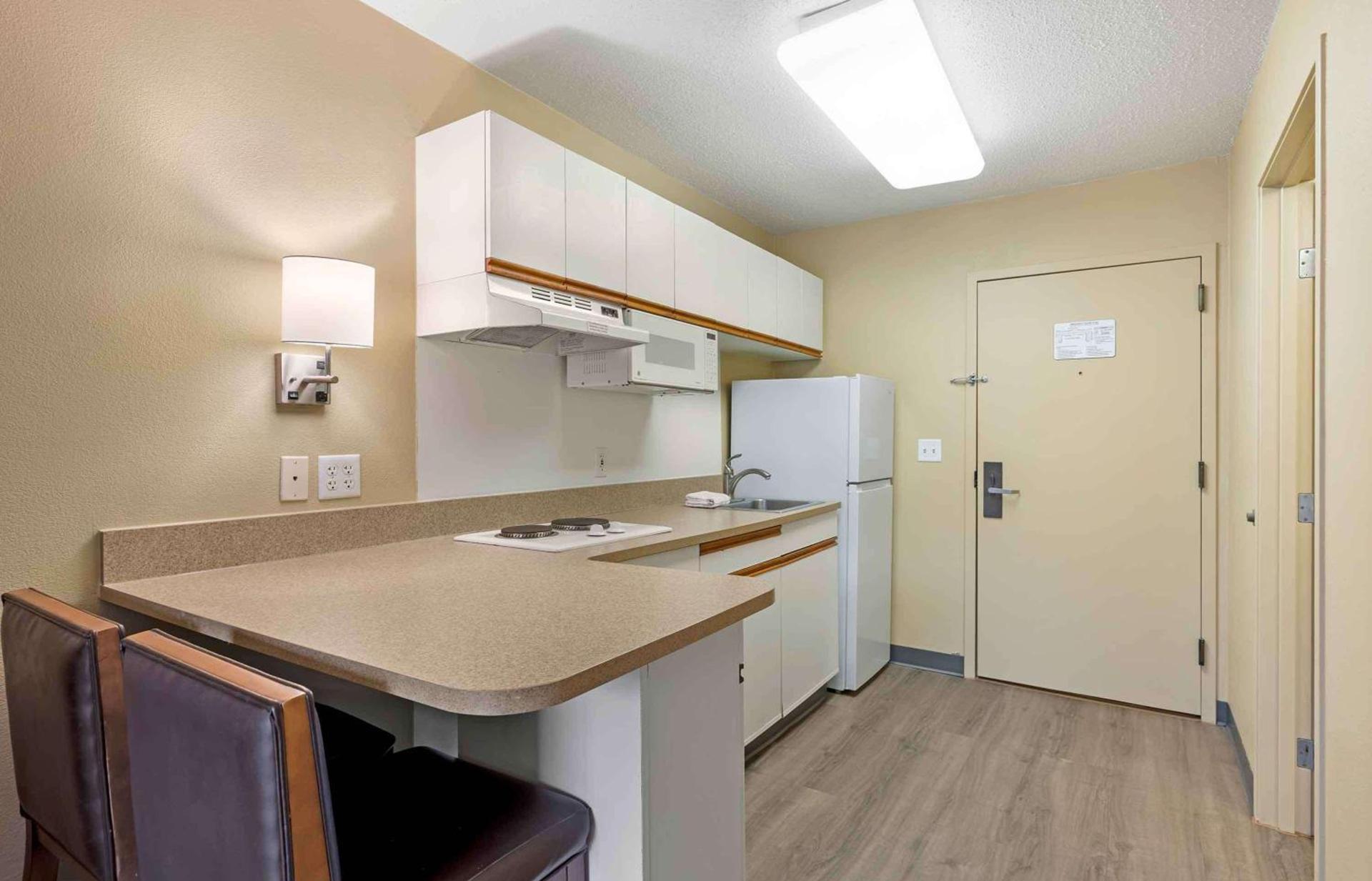Extended Stay America Select Suites - St Louis - Airport - Central photo 12