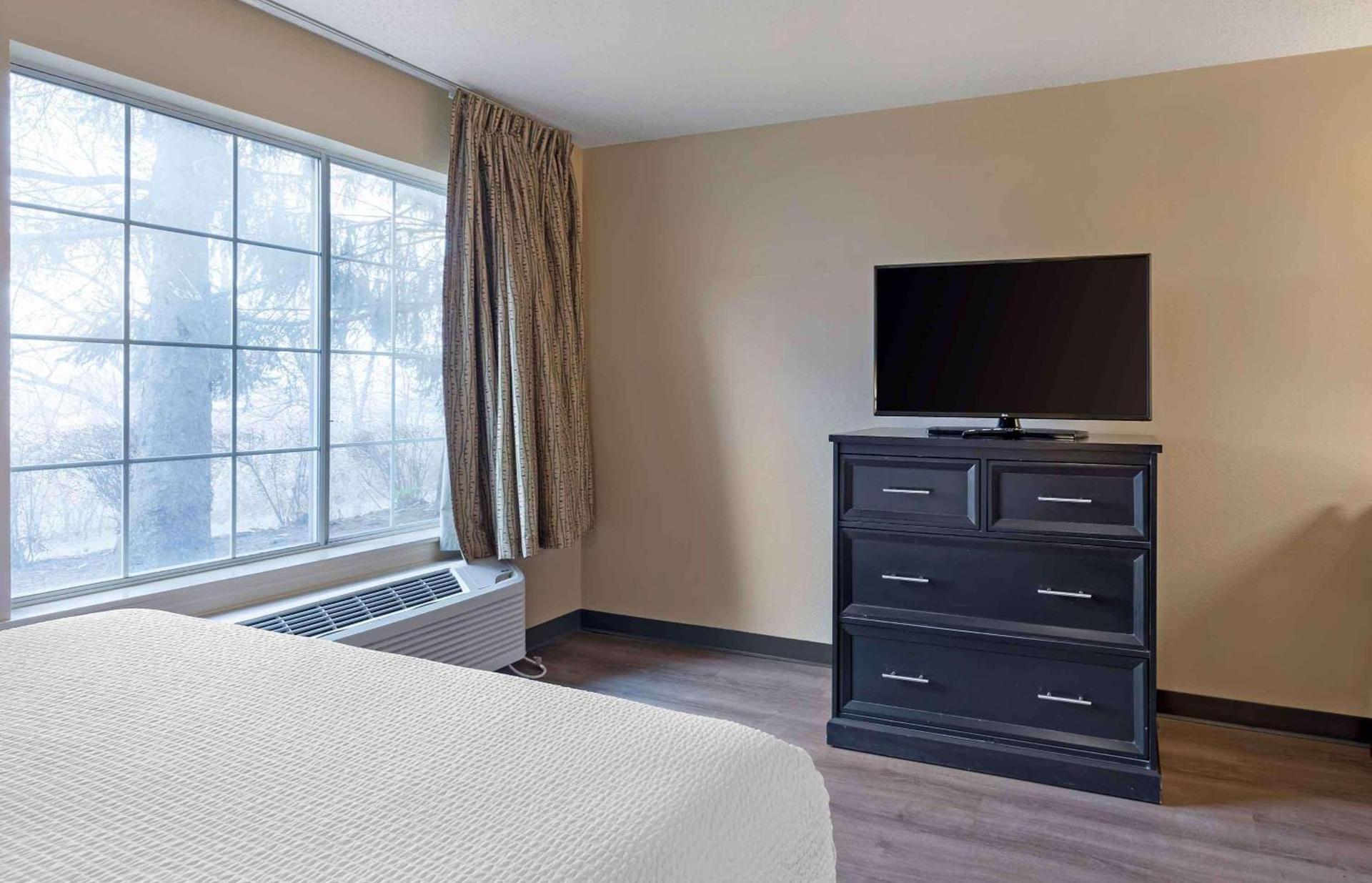 Extended Stay America Select Suites - St Louis - Airport - Central photo 16
