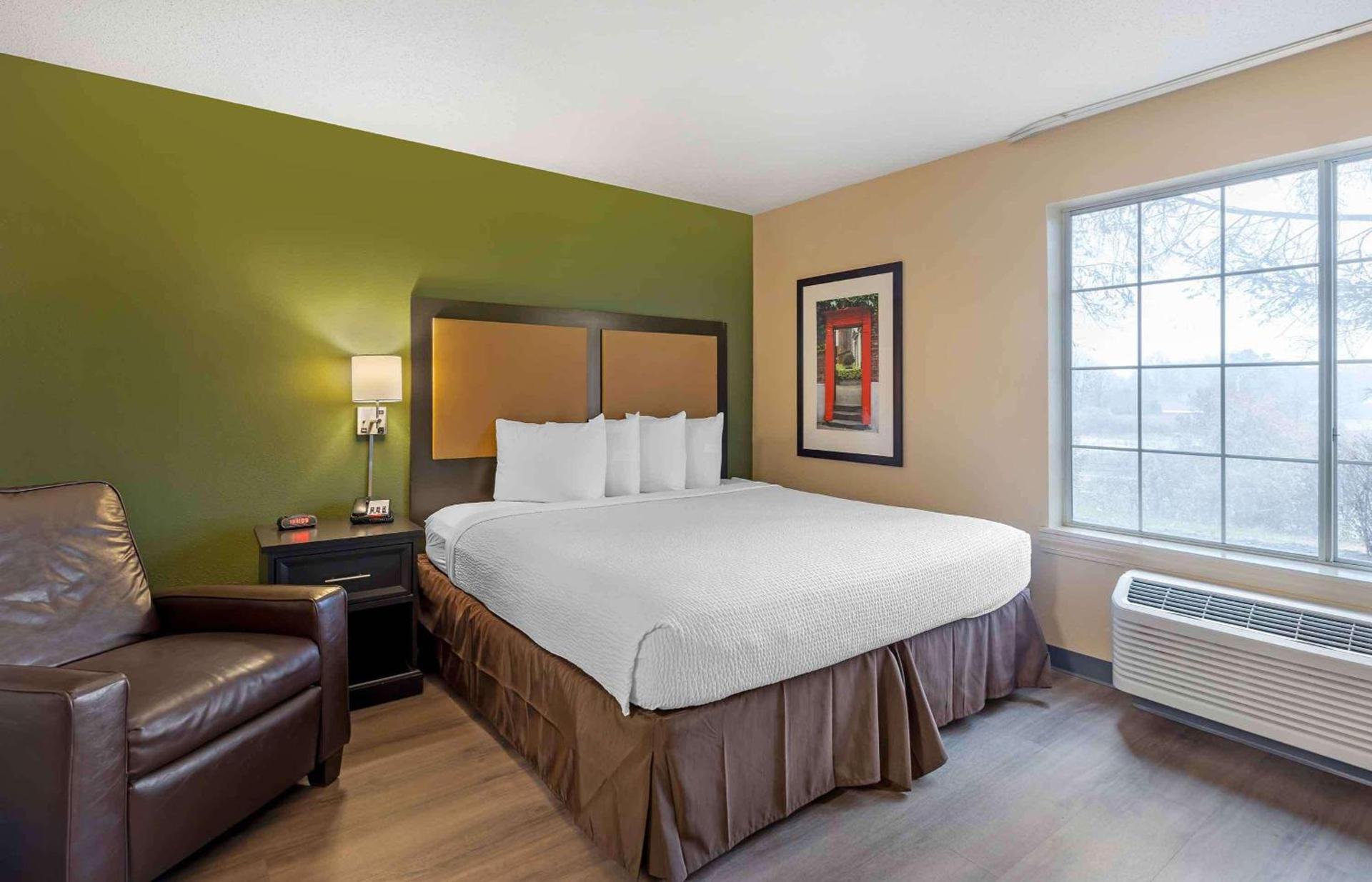 Extended Stay America Select Suites - St Louis - Airport - Central photo 15