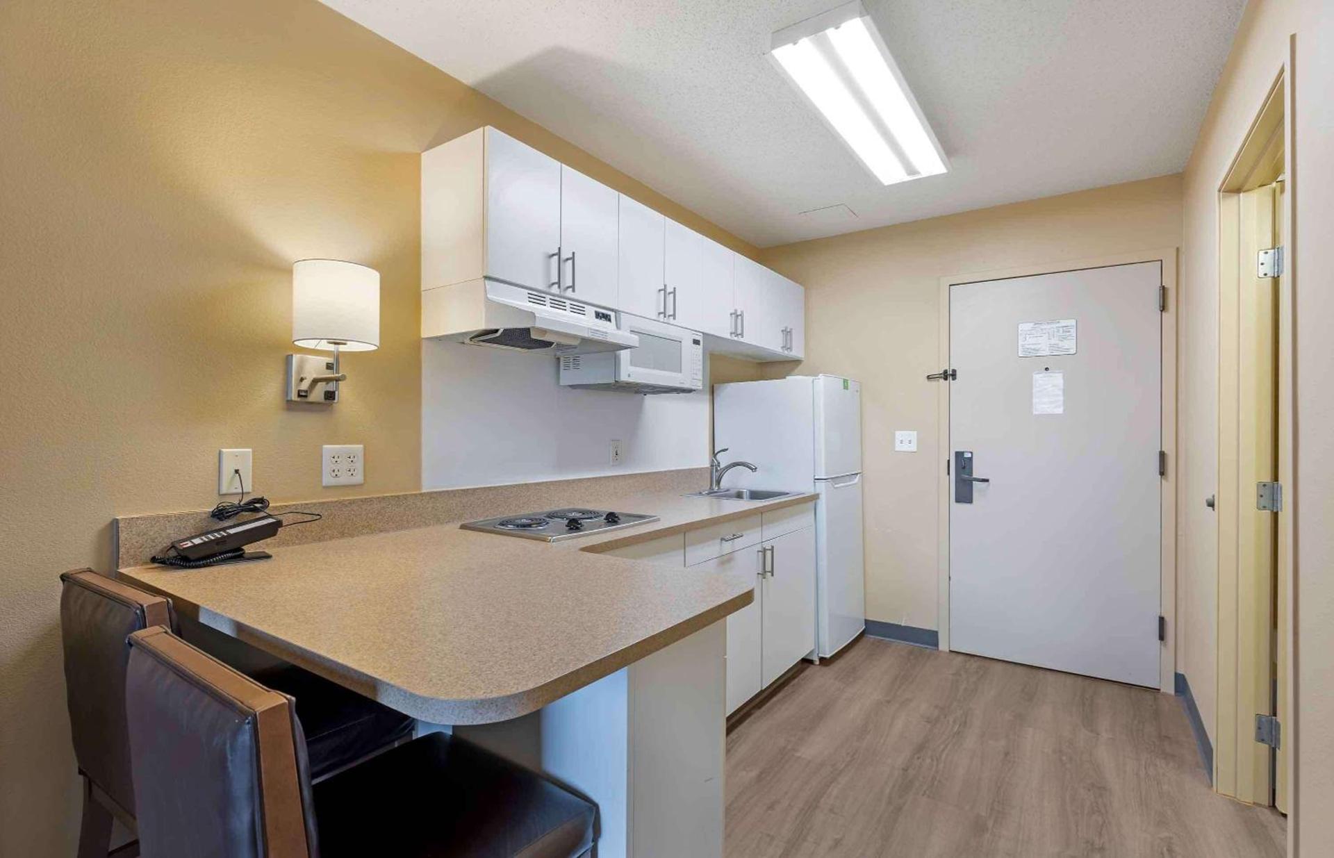 Extended Stay America Select Suites - St Louis - Airport - Central photo 17
