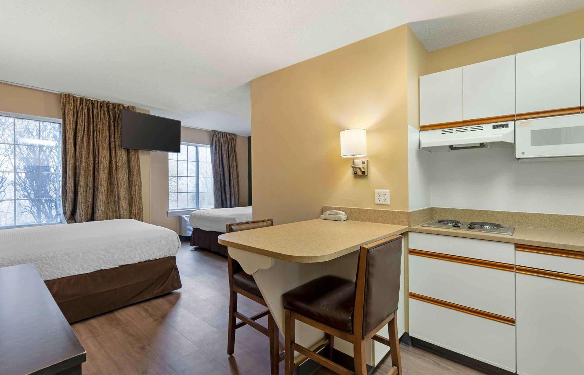 Extended Stay America Select Suites - St Louis - Airport - Central photo 20