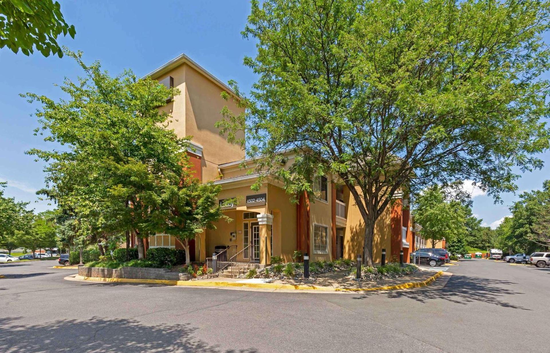 HomeTowne Studios by Red Roof Chantilly photo 1