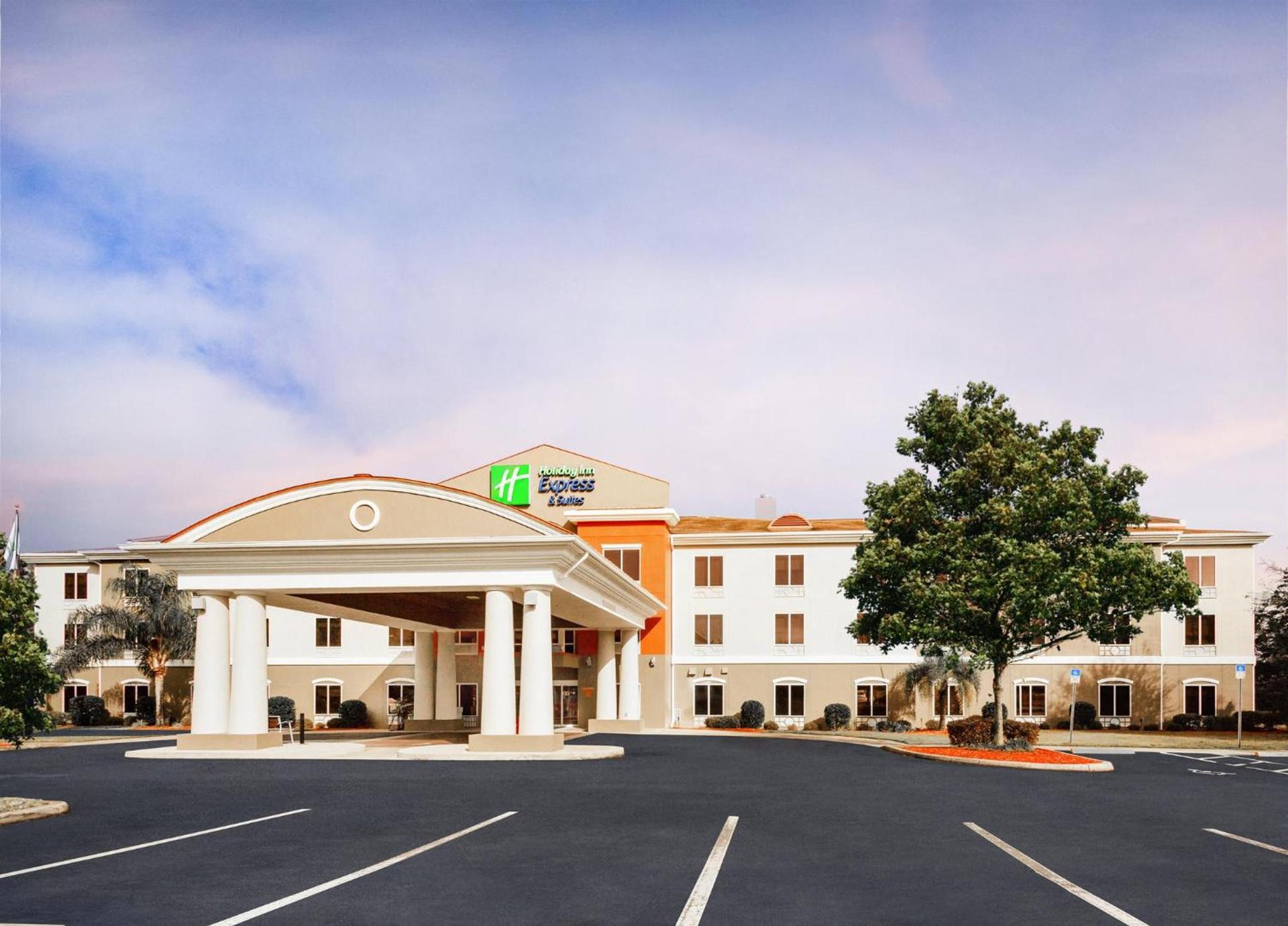 Holiday Inn Express Hotel & Suites Inverness by IHG photo 1