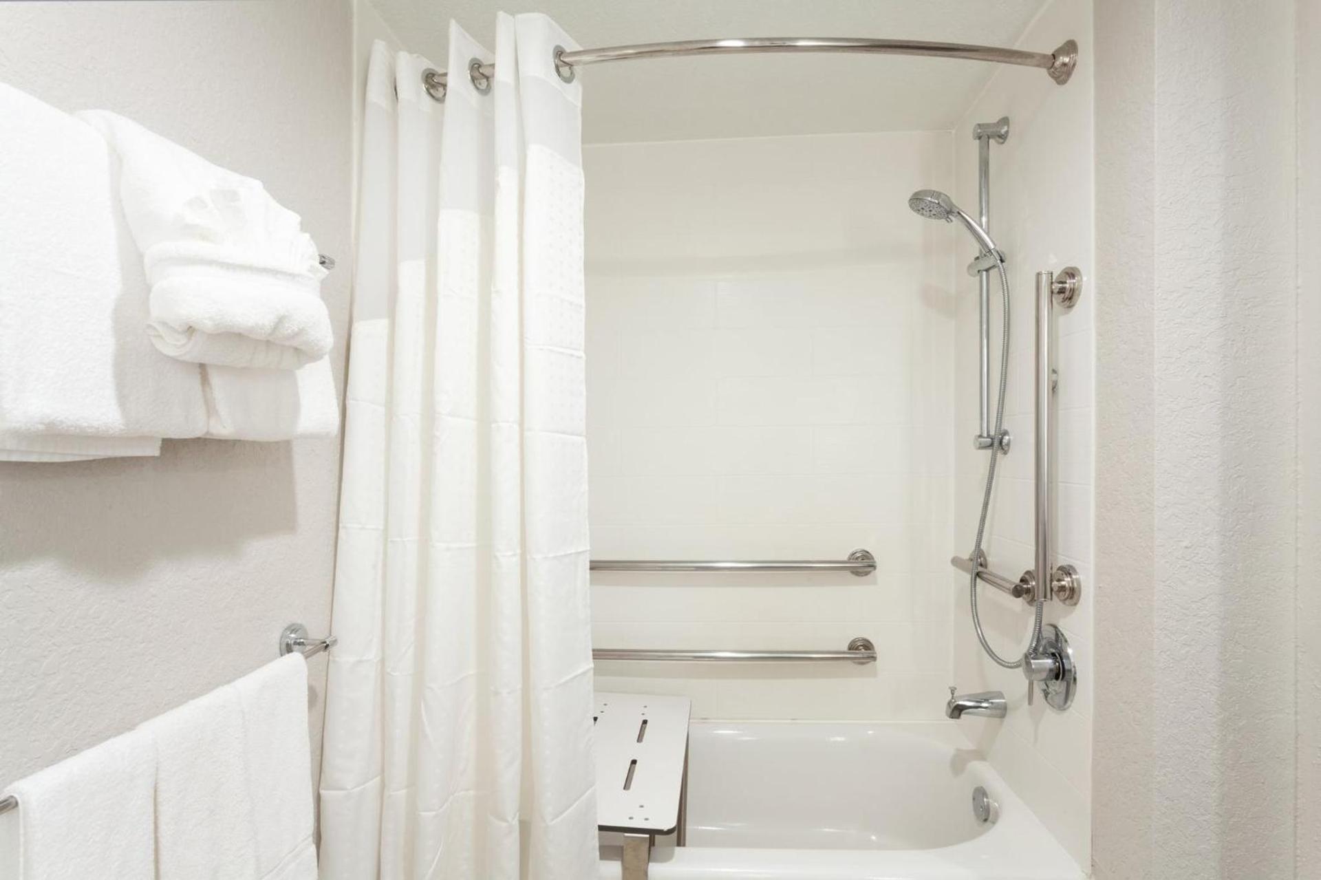 Holiday Inn Express Hotel & Suites Fort Lauderdale Airport/Cruise Port by IHG photo 26