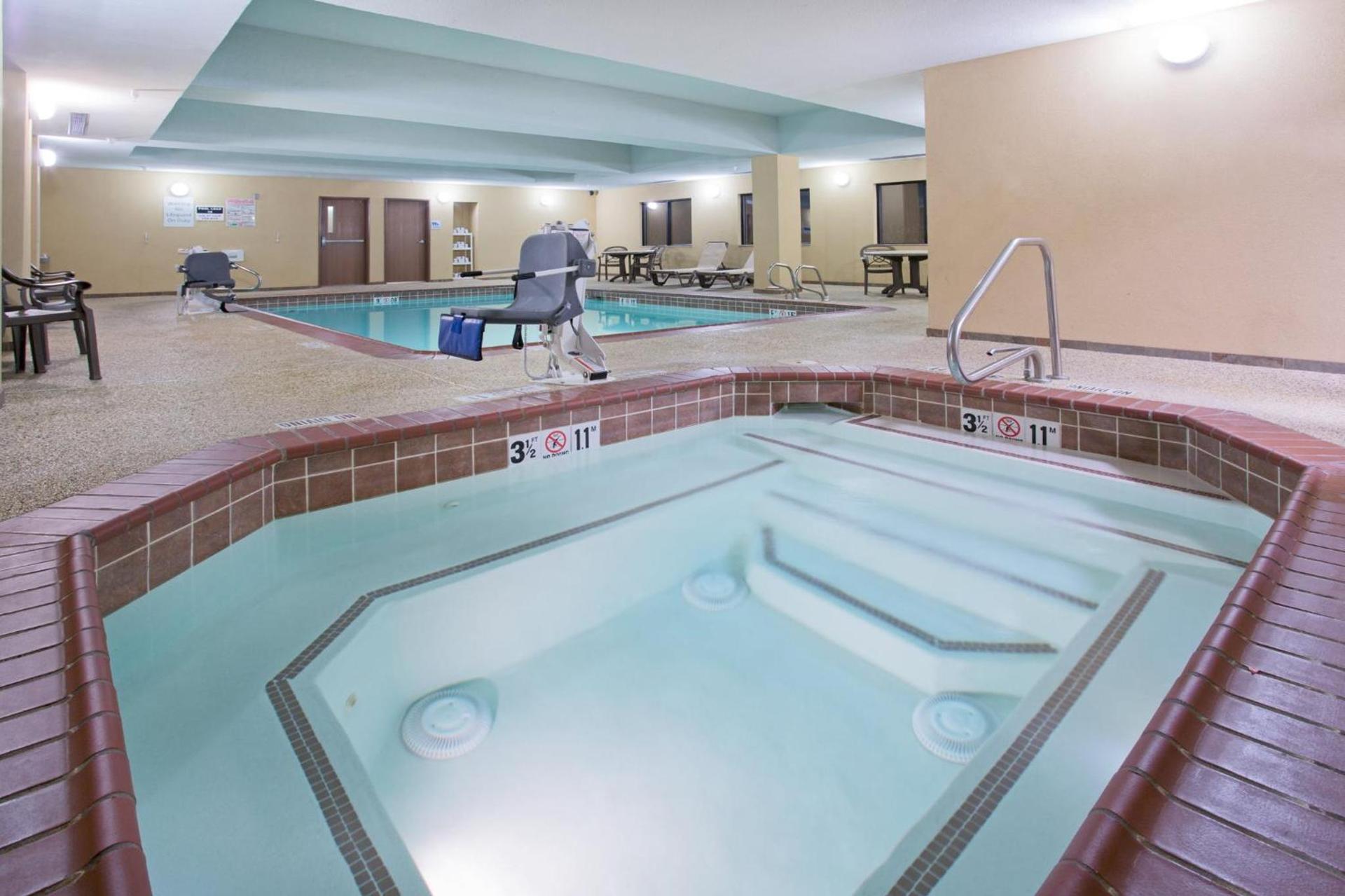 Holiday Inn Express Hotel & Suites Las Vegas NM by IHG photo 67
