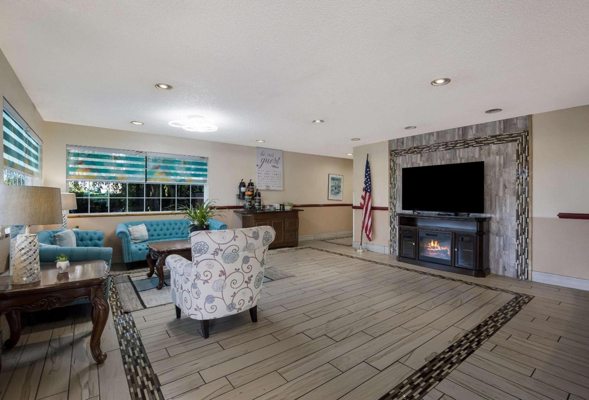 Quality Inn & Suites Medford Airport photo 6