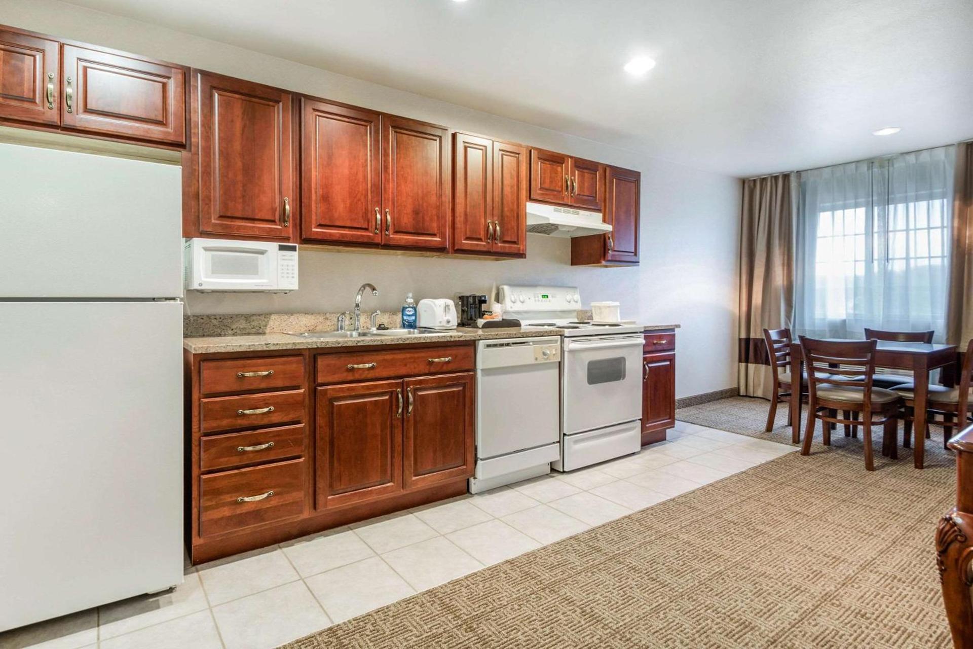Comfort Suites at Par 4 Resort photo 13