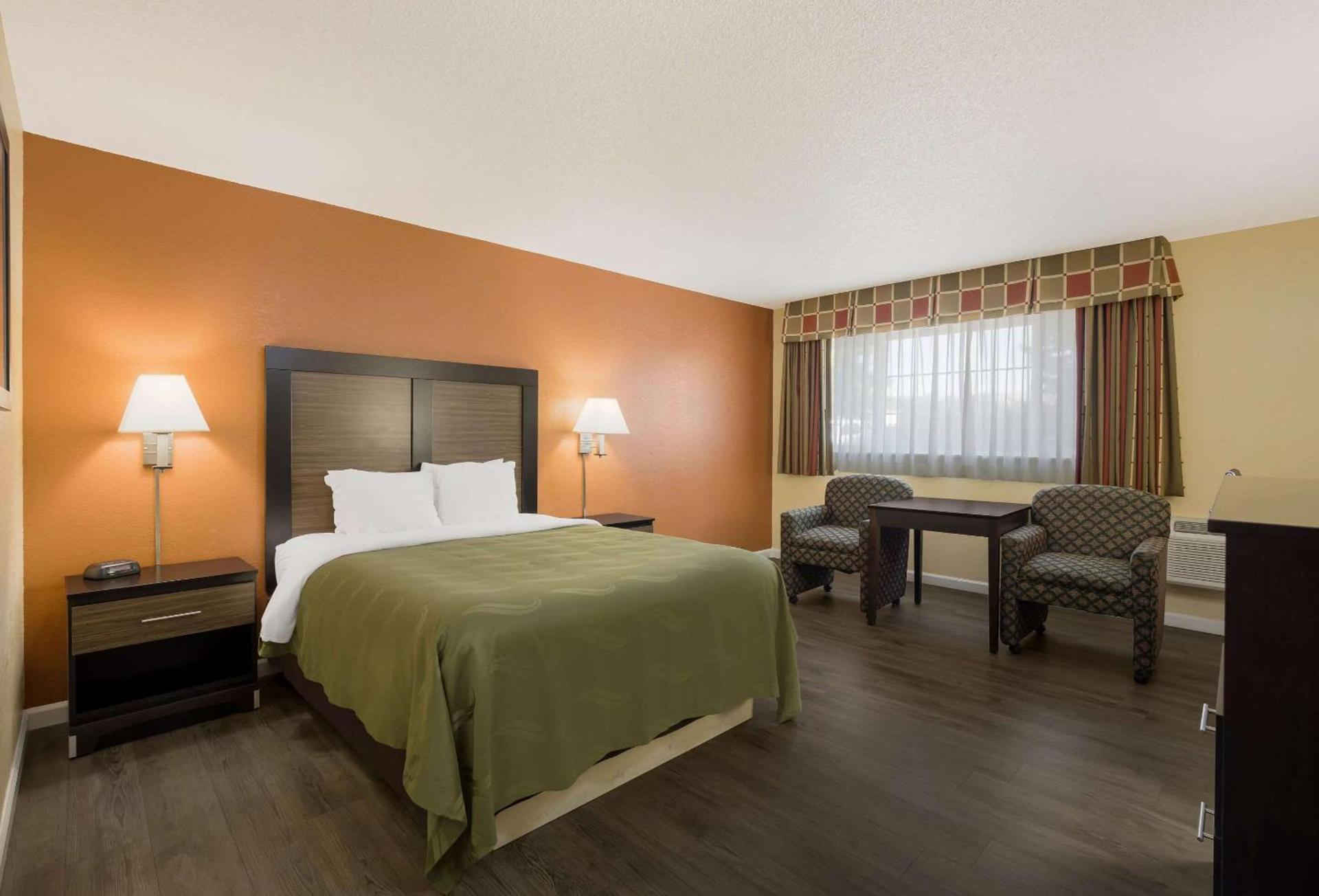 Quality Inn & Suites Medford Airport photo 7