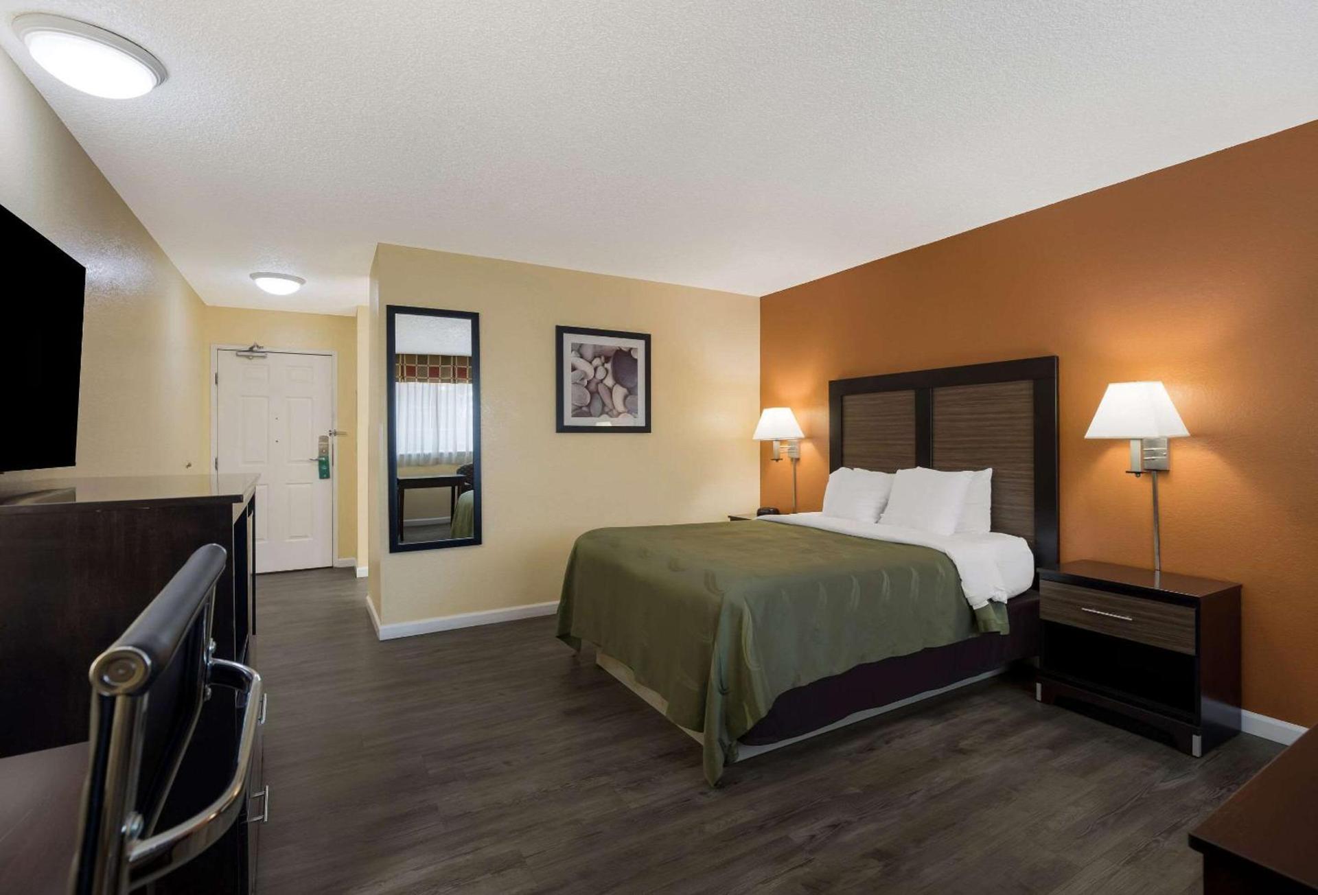 Quality Inn & Suites Medford Airport photo 8